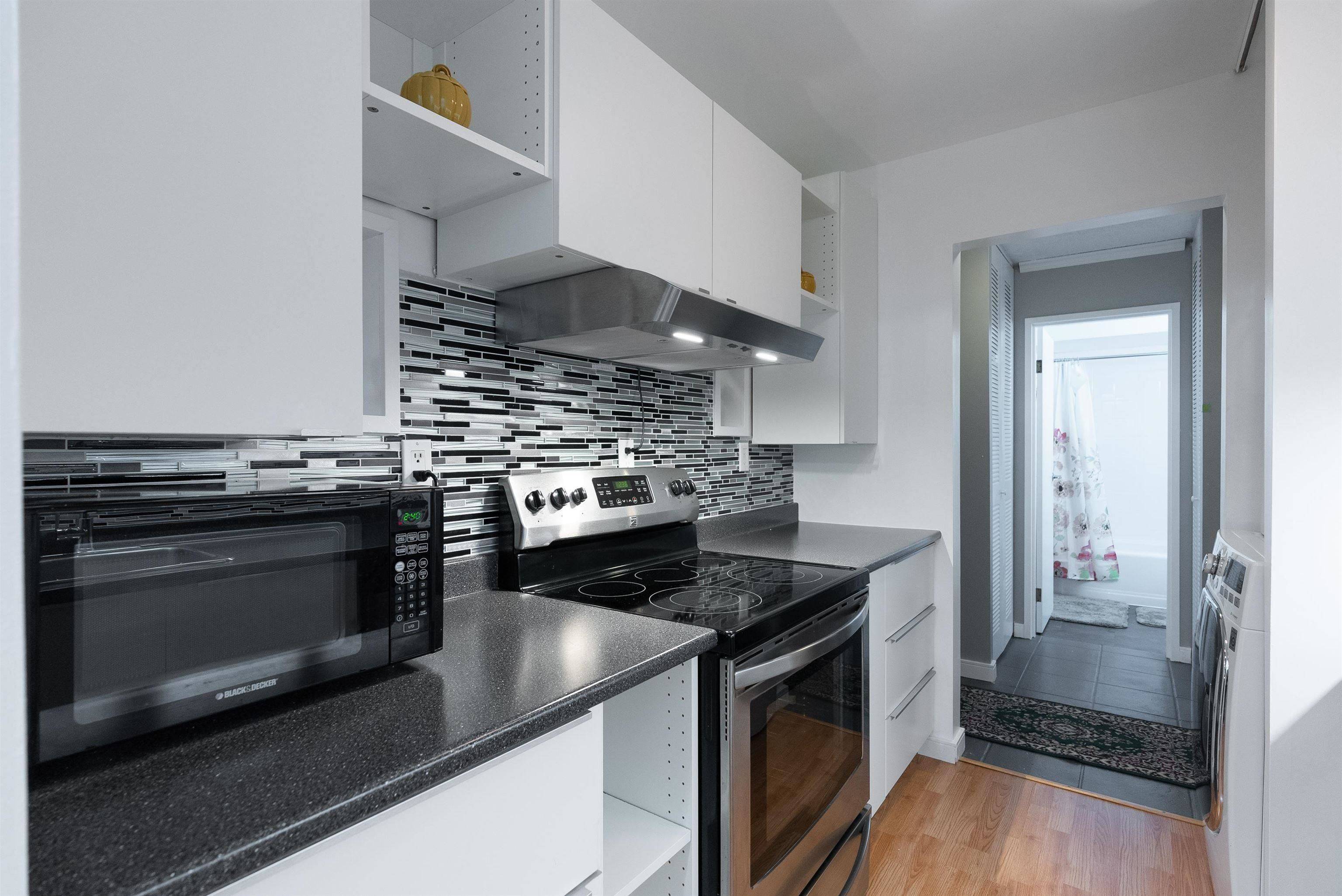 Burnaby, BC V3N 4R3,9880 Manchester DR #402