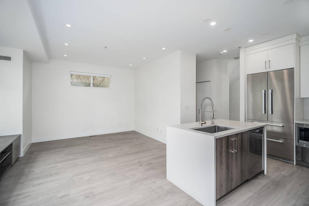 Vancouver, BC V6P 1X8,961 W 59th AVE