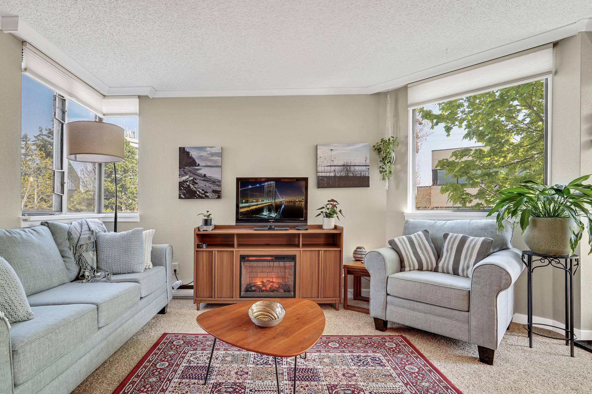 White Rock, BC V4B 4A4,1521 George ST #201