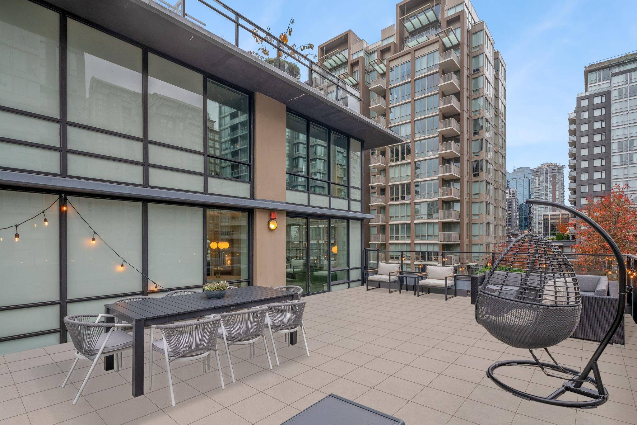 Vancouver, BC V6B 0J8,1088 Richards ST #711