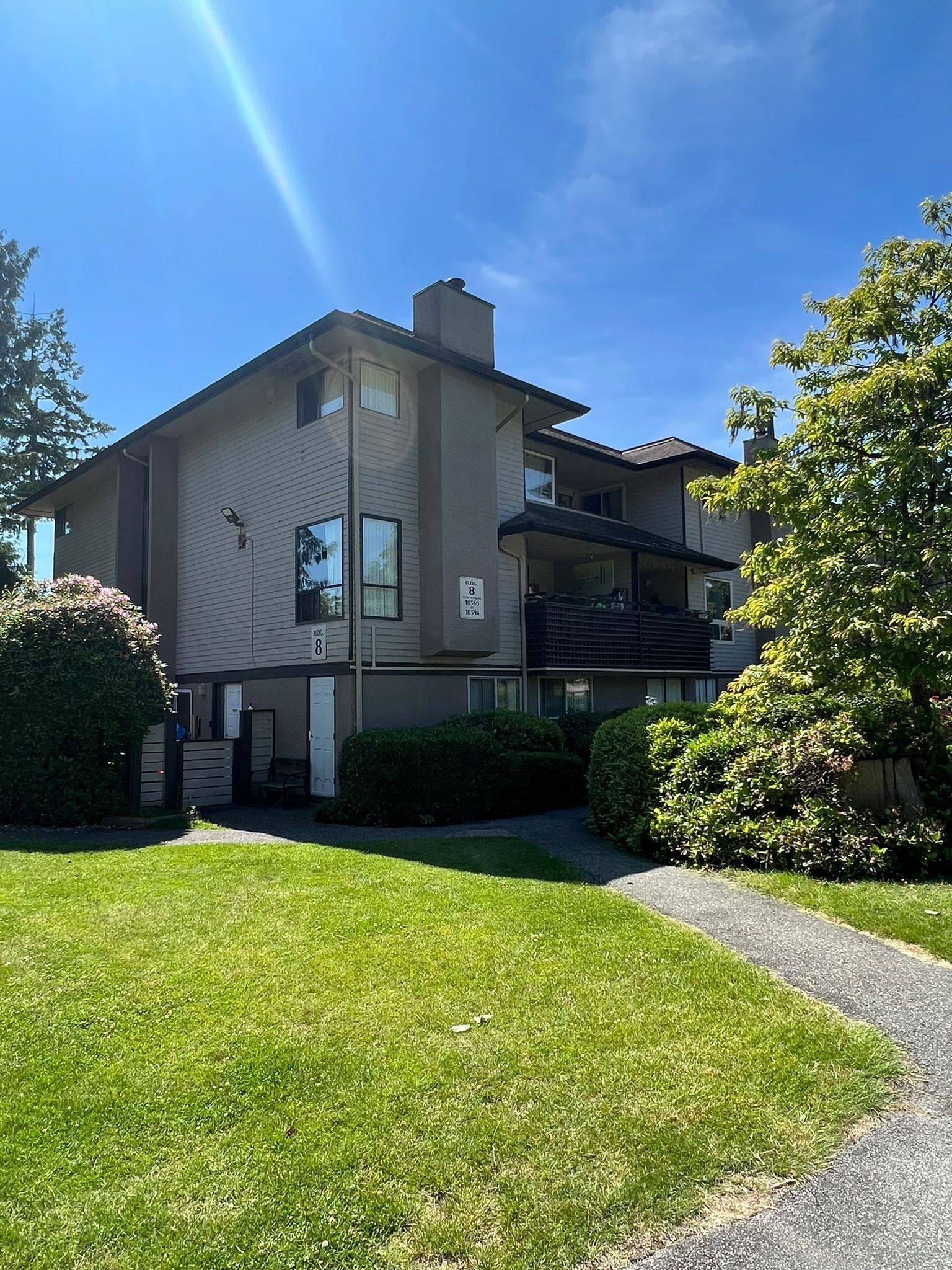 Surrey, BC V3R 6X9,10580 Holly Park LN