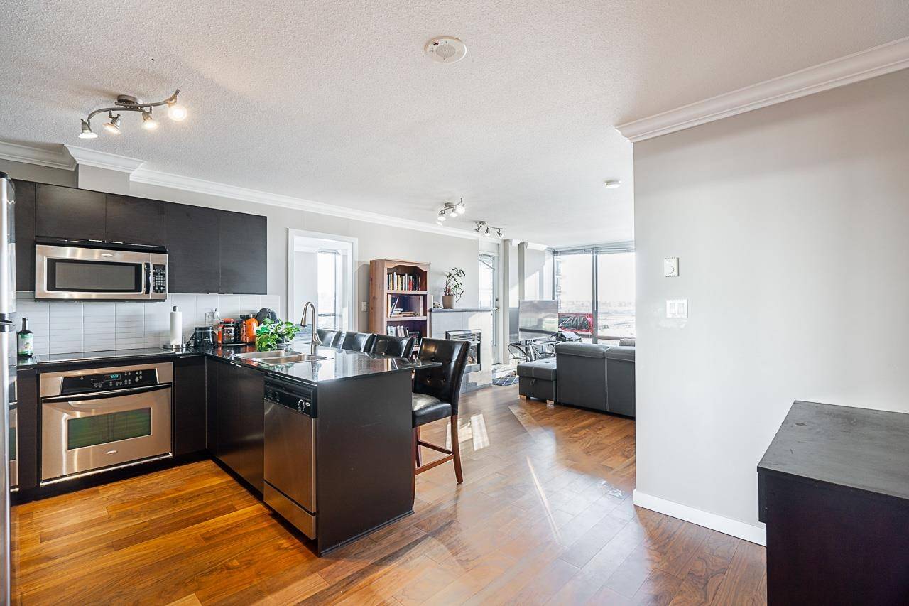 Burnaby, BC V5C 0A2,4182 Dawson ST #1404