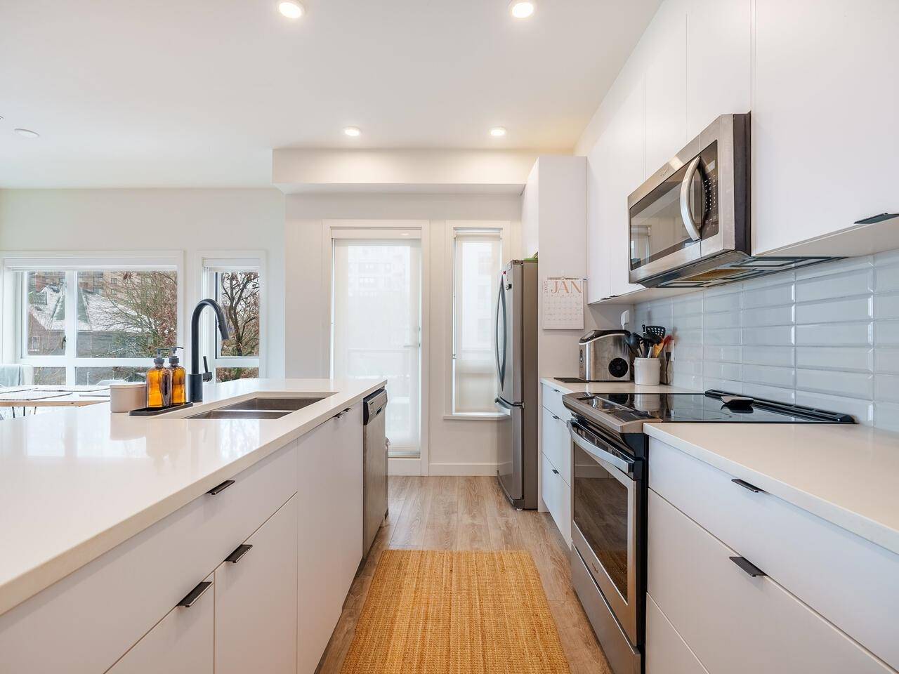 New Westminster, BC V3M 1W7,610 Brantford ST #206