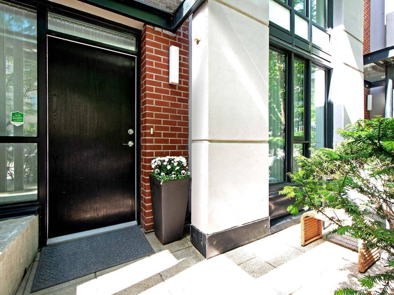 Vancouver, BC V6B 1T7,378 Smithe ST