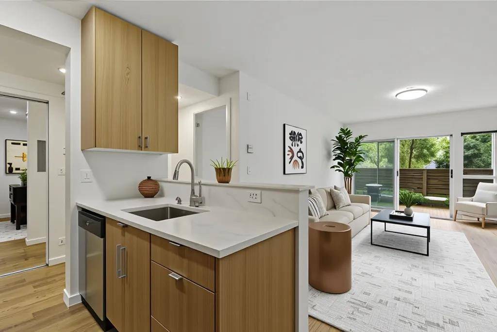 North Vancouver, BC V7L 3H5,1033 St. Georges AVE #110