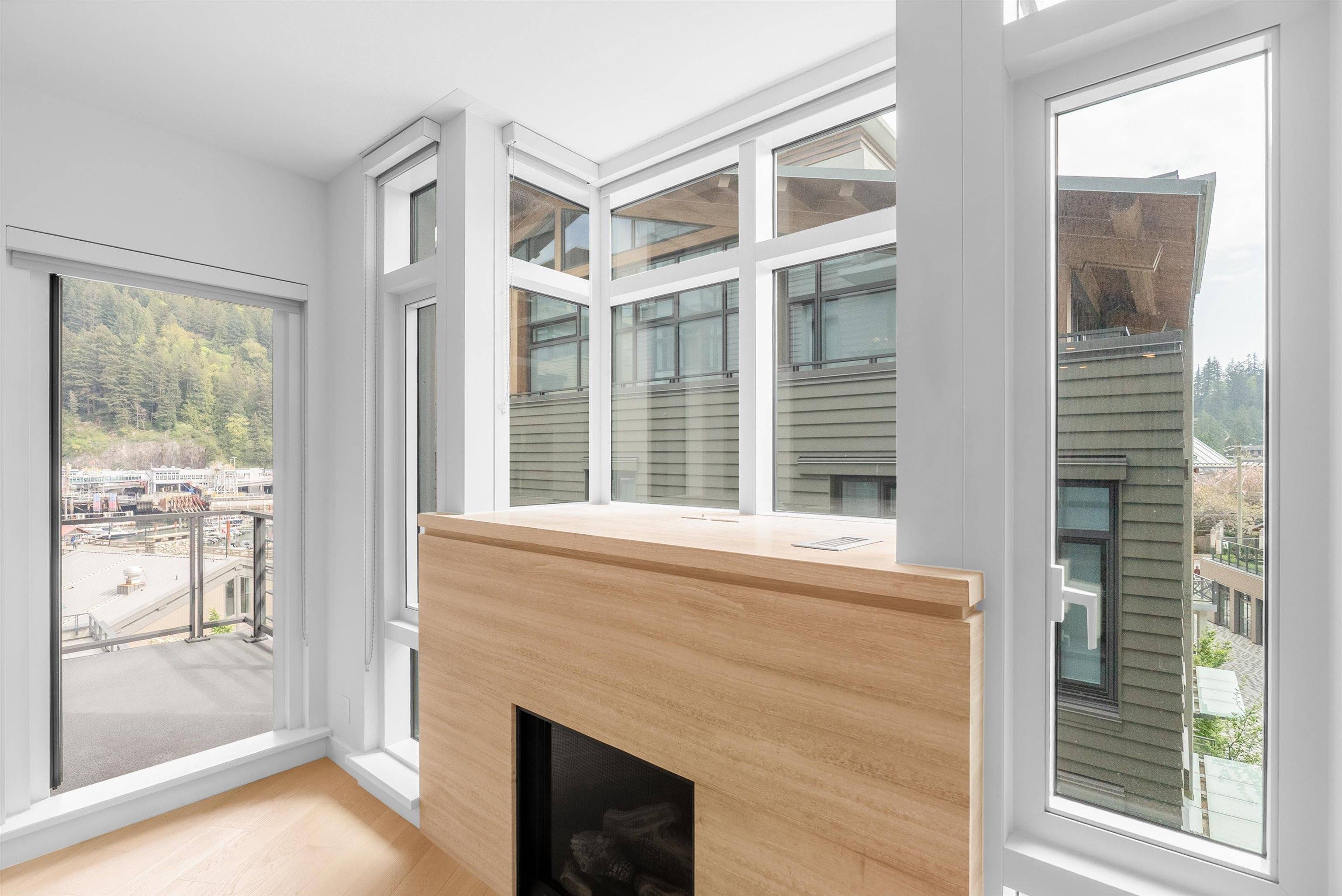 West Vancouver, BC V7W 2B2,6699 Nelson AVE #404