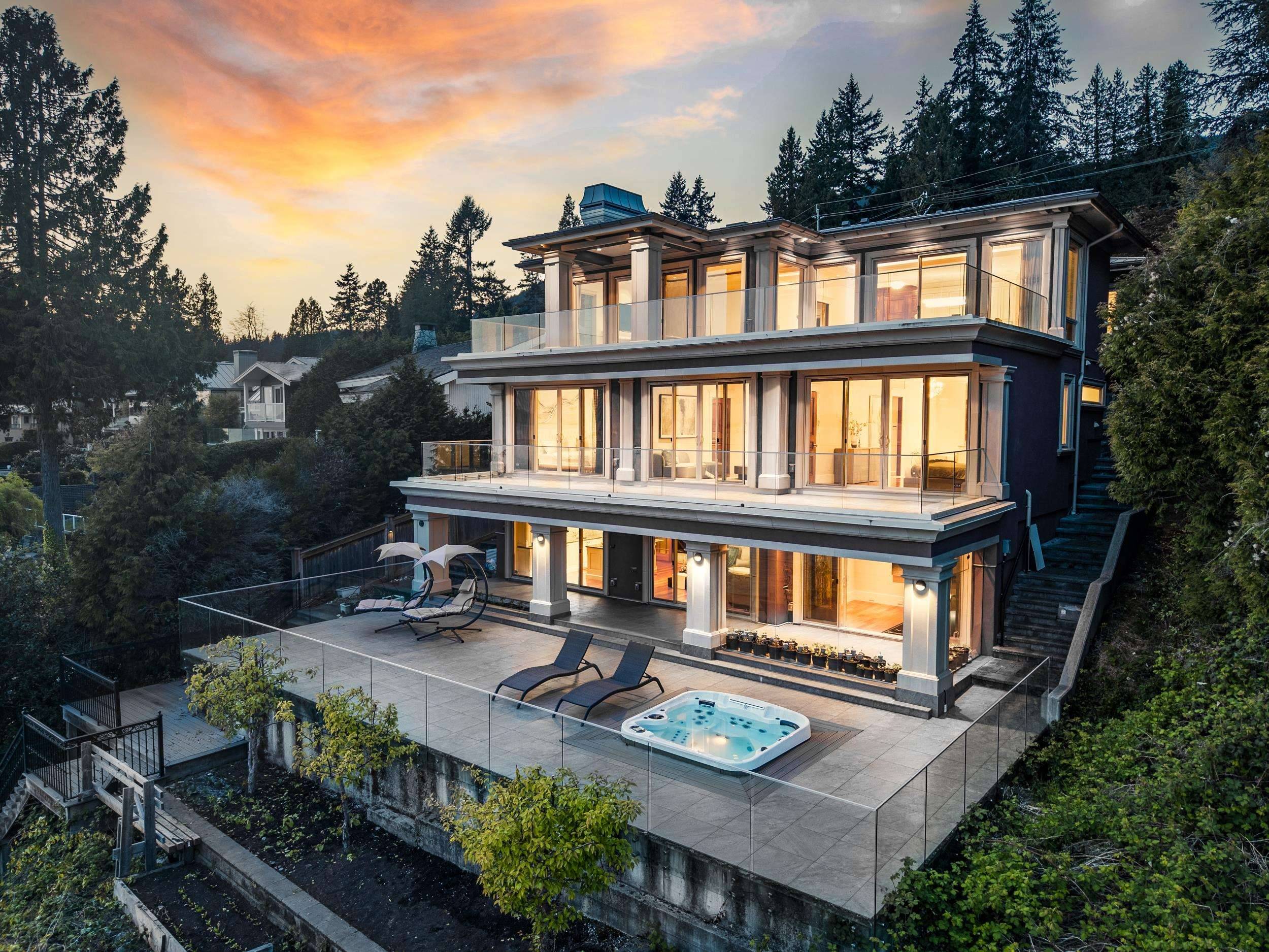 West Vancouver, BC V7V 1G1,3008 Procter AVE