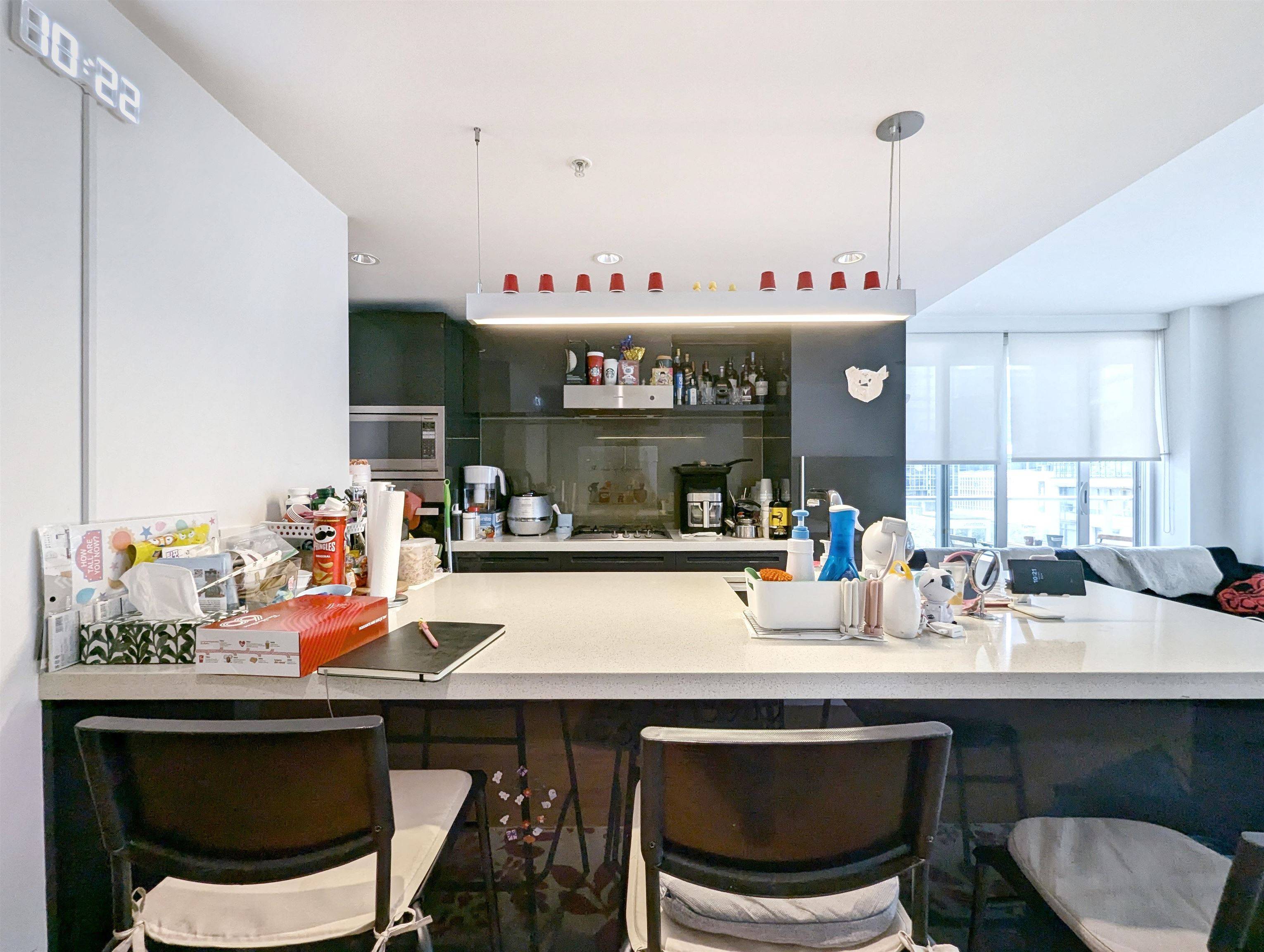 Vancouver, BC V6B 0M6,777 Richards ST #809