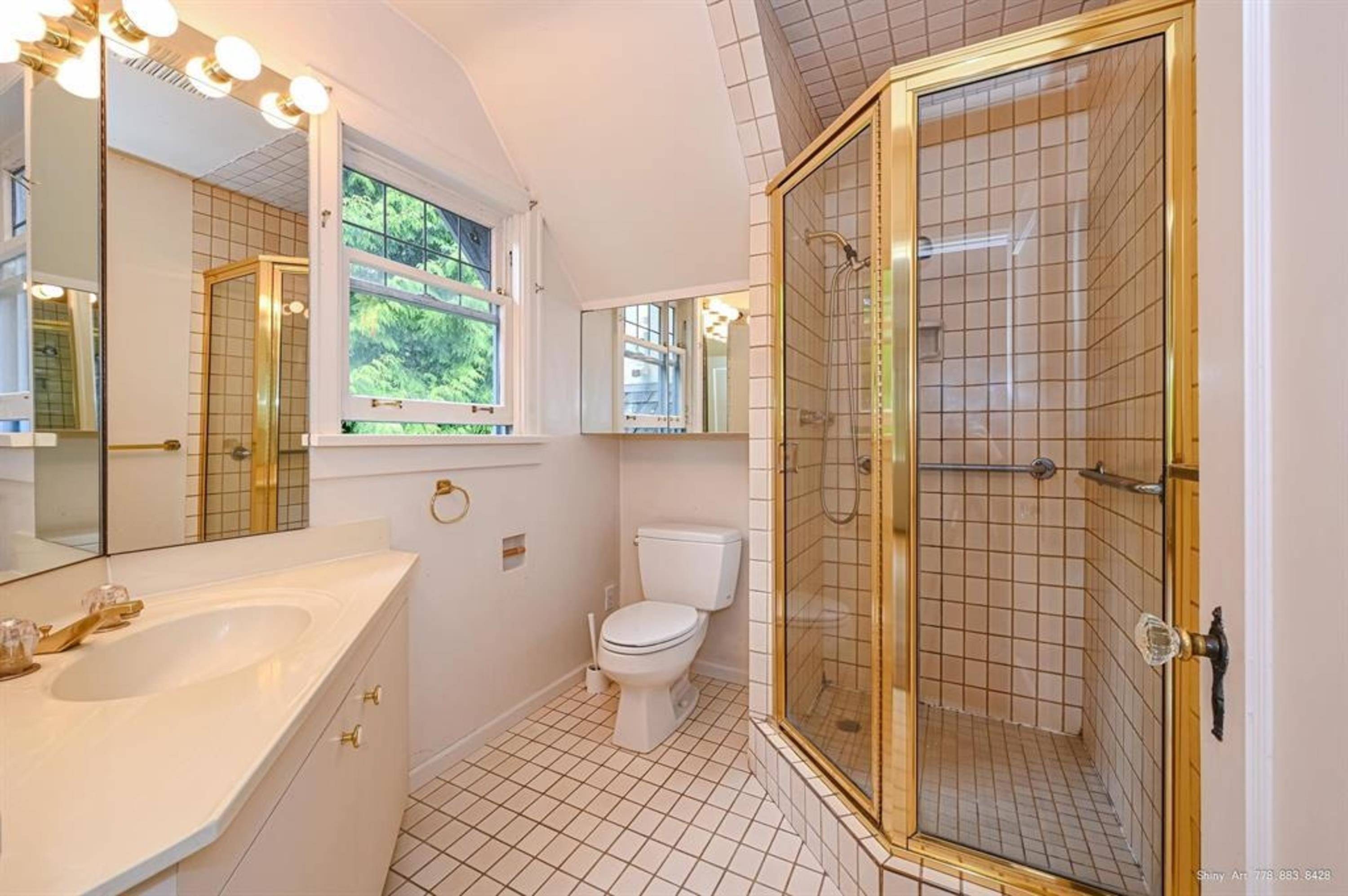 Vancouver, BC V6H 2J4,1383 W 32 AVE