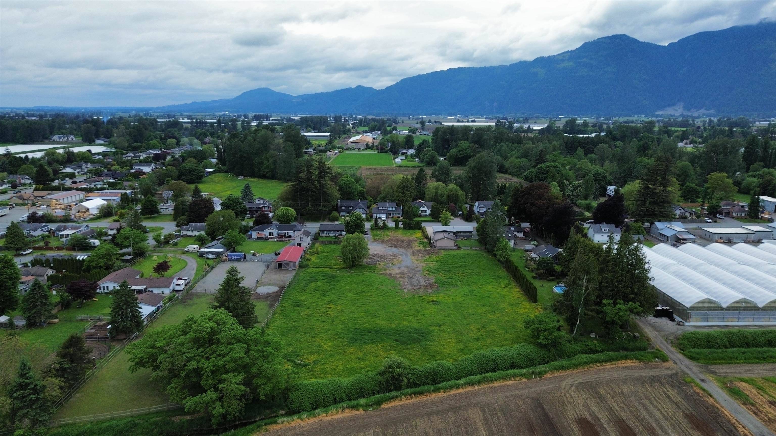 Chilliwack, BC V2R 5E8,4524 No 3 RD #4