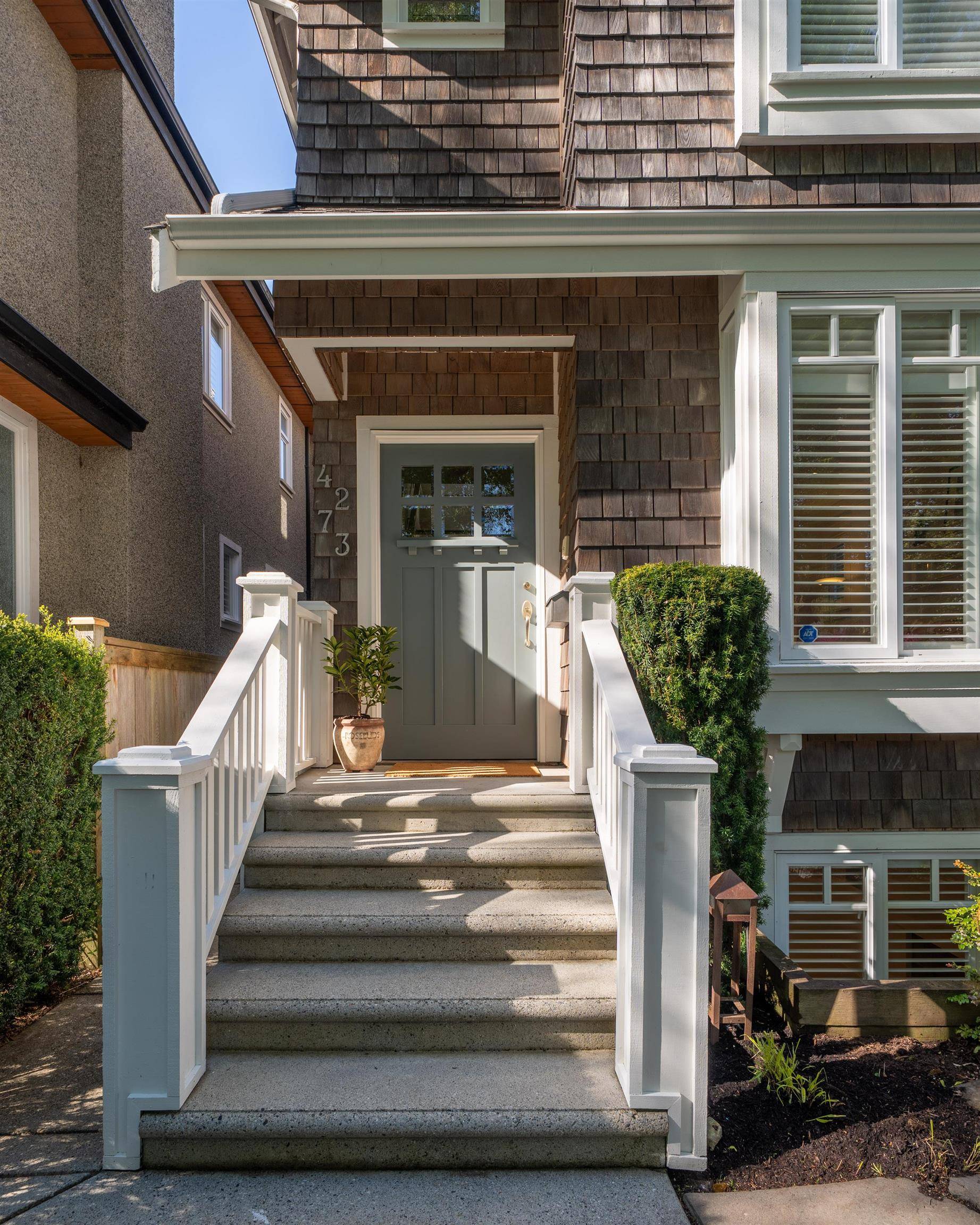 Vancouver, BC V6R 2X7,4273 W 14th AVE