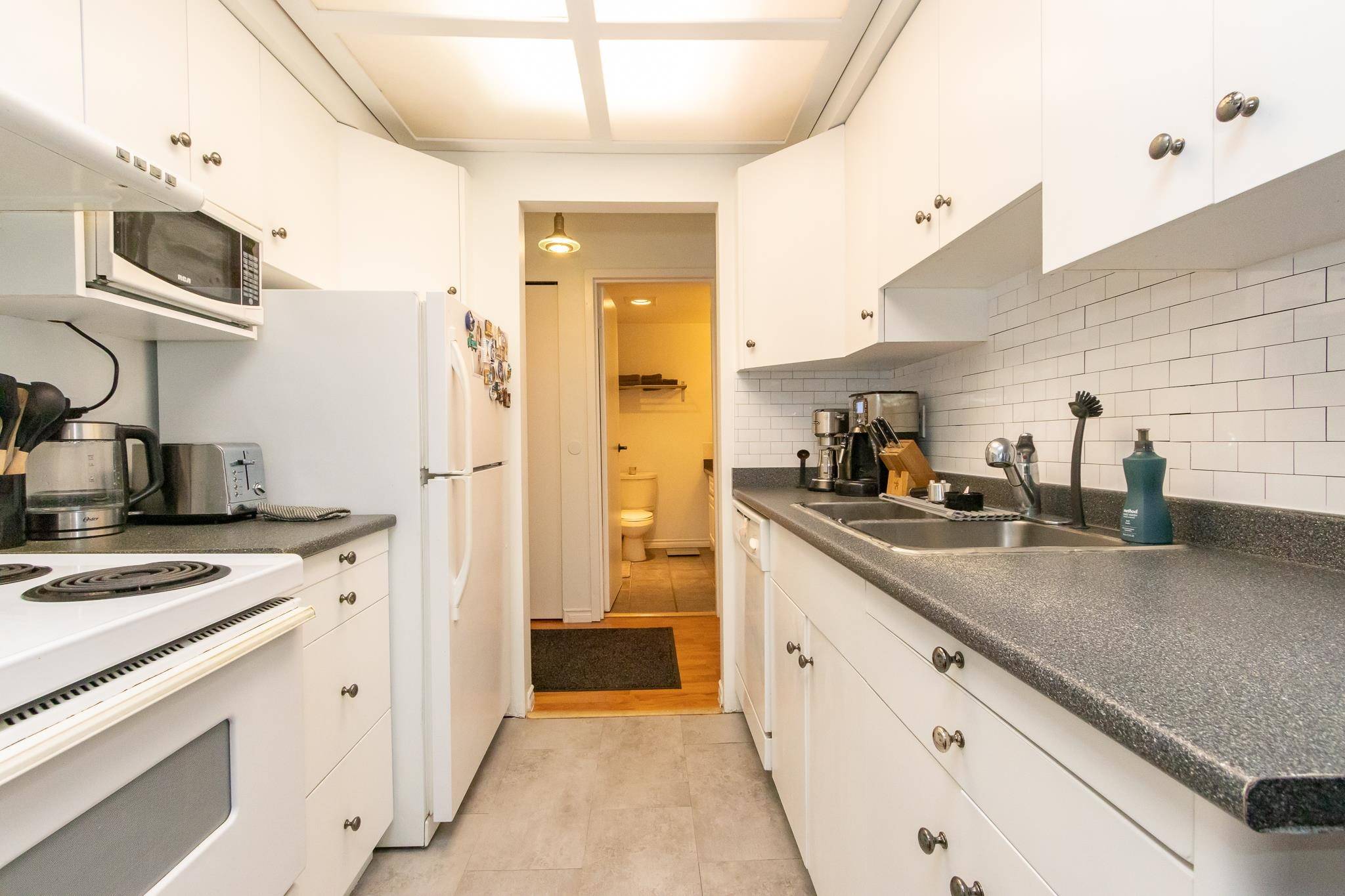 Burnaby, BC V5B 4S6,4941 Lougheed HWY #402