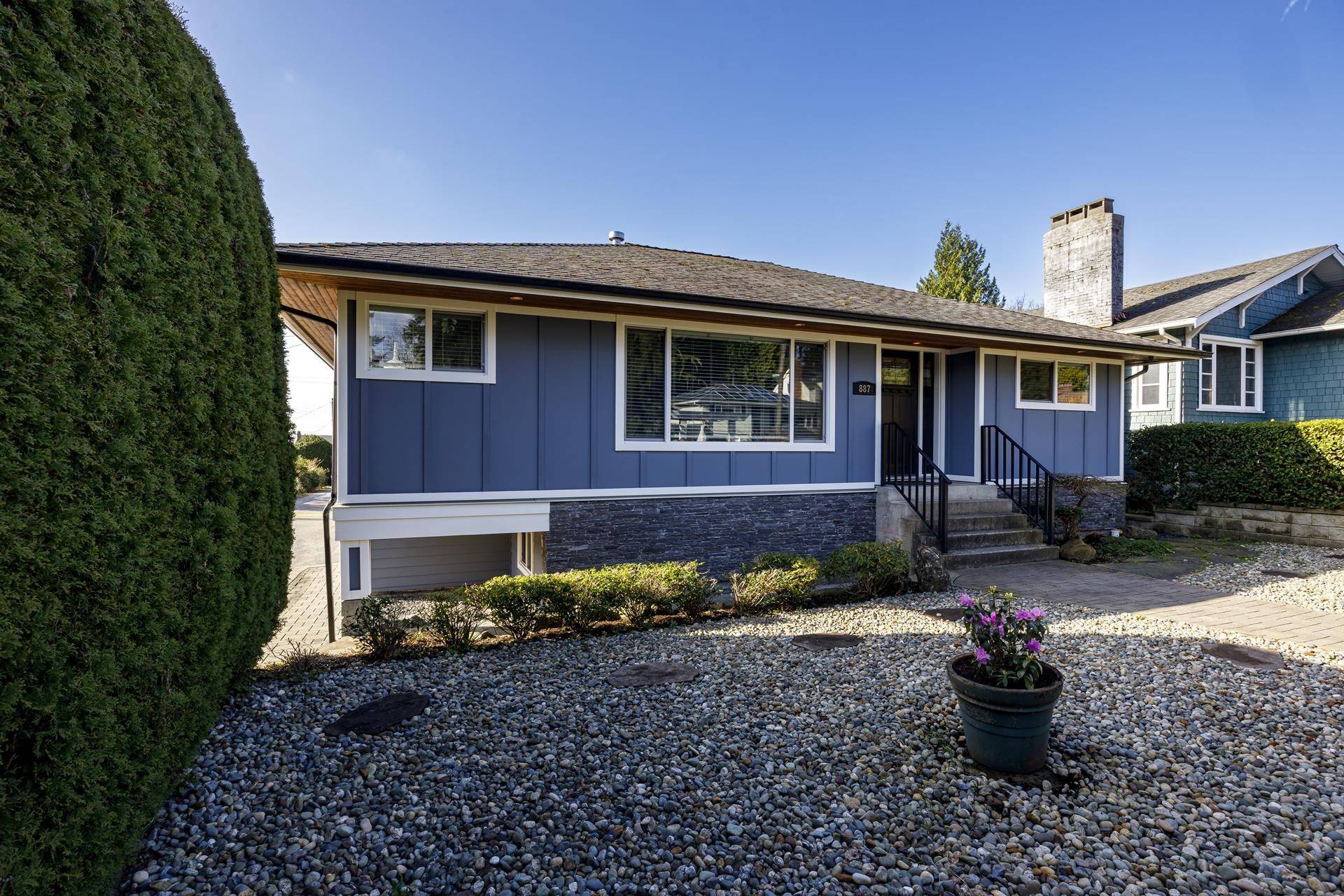 North Vancouver, BC V7L 2X2,887 E 17th ST