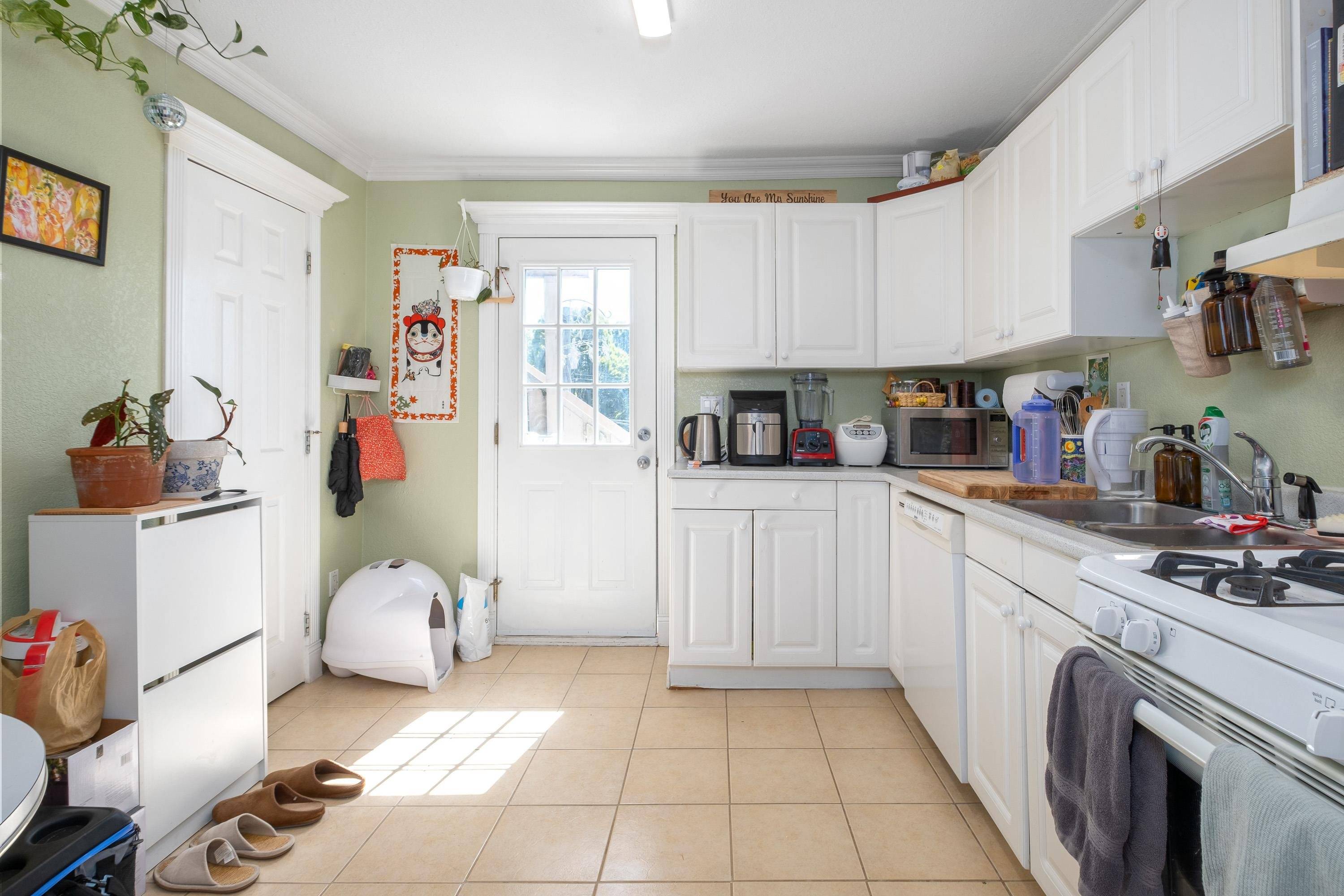 Vancouver, BC V6A 2B8,538 Union ST