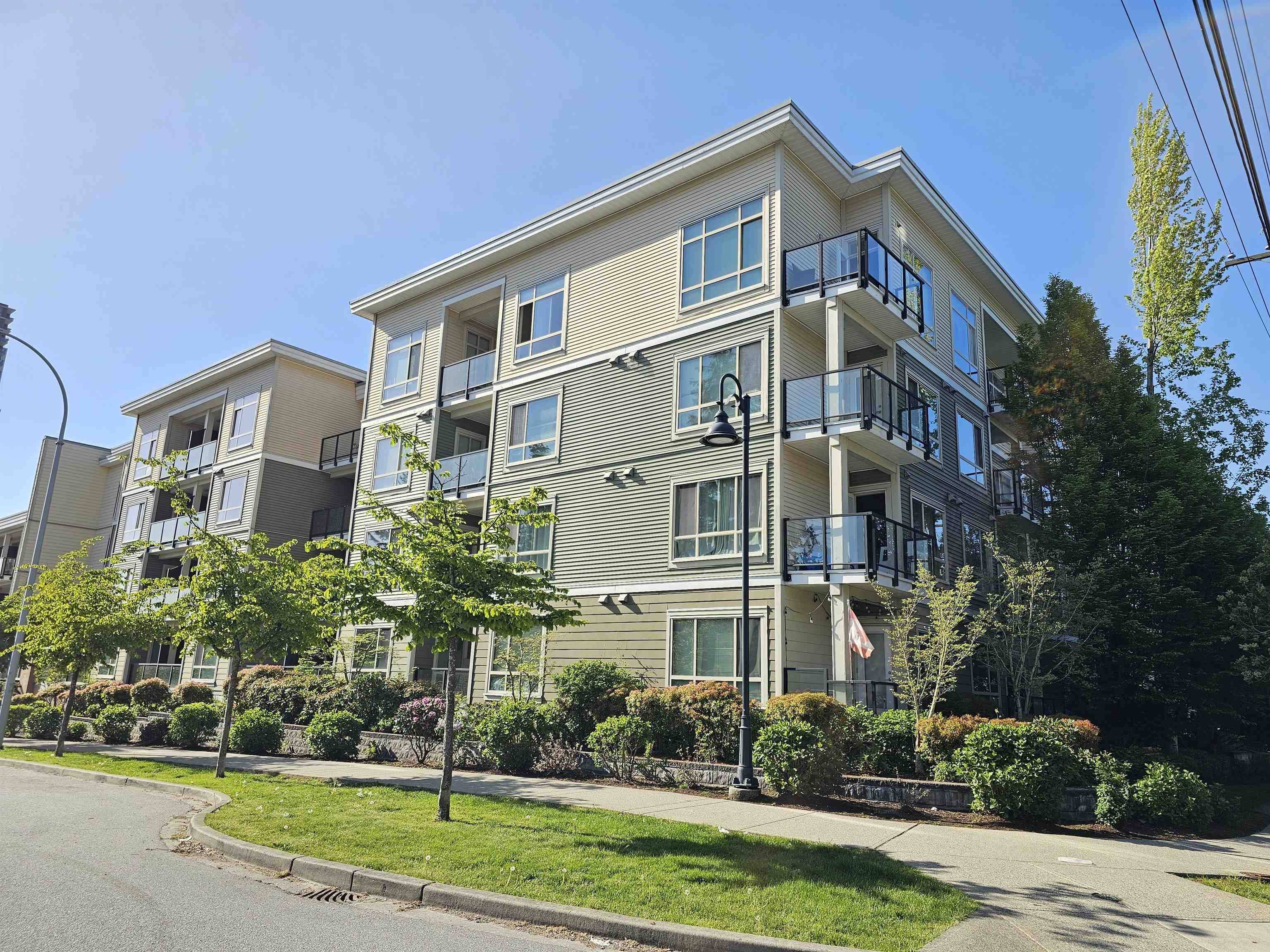 Surrey, BC V3T 0B8,13789 107a AVE #419