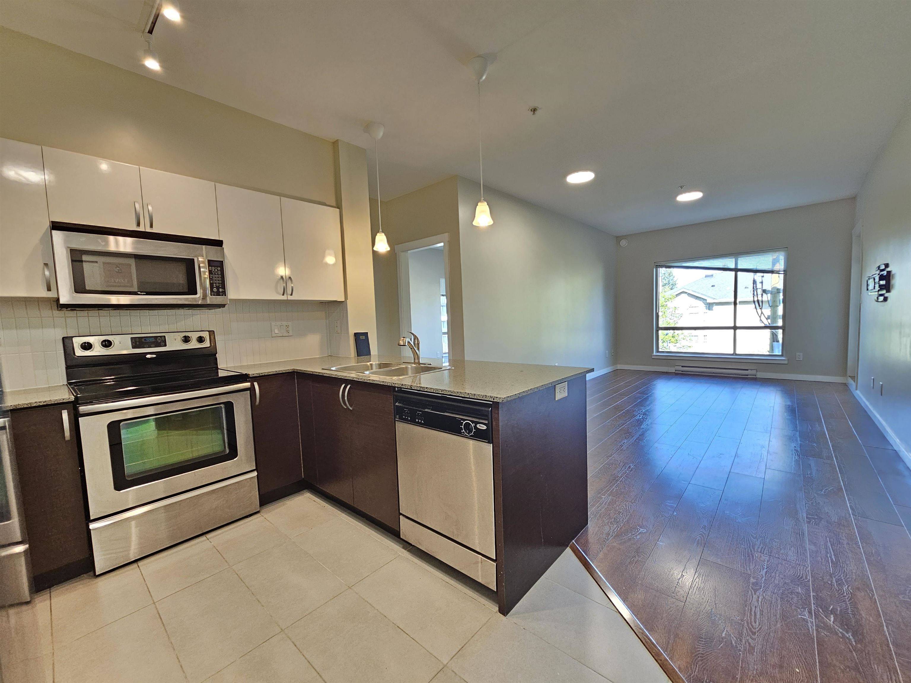 Surrey, BC V3T 0B8,13789 107a AVE #419