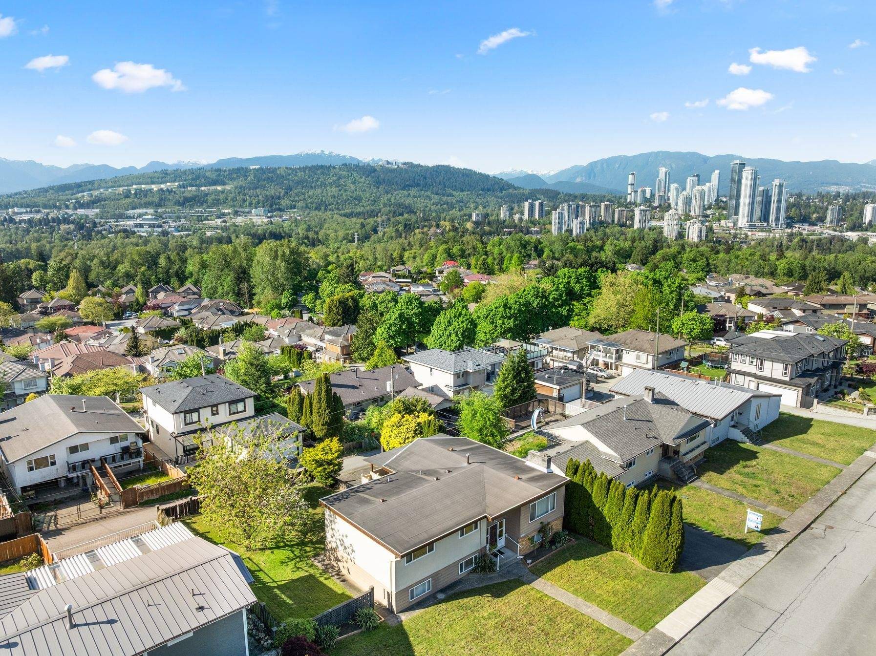 Burnaby, BC V3N 4E7,8915 Monroe AVE