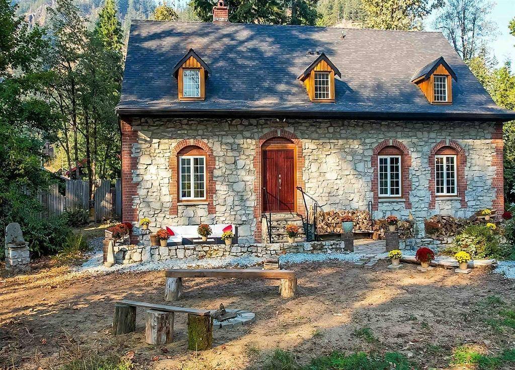 Hope, BC V0X 1L3,20738 Landstrom RD