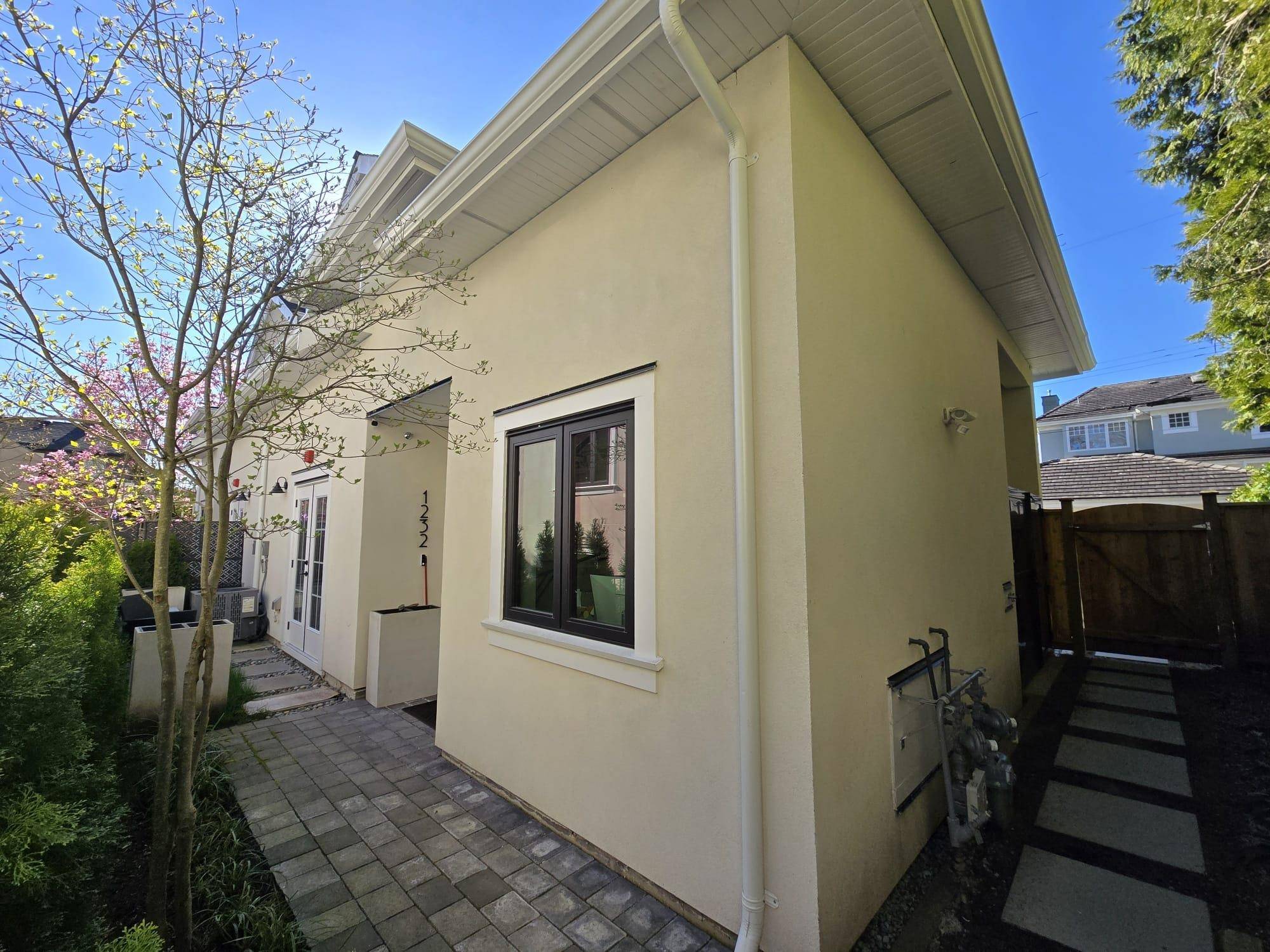 Vancouver, BC V6H 2A9,1232 W 26 AVE