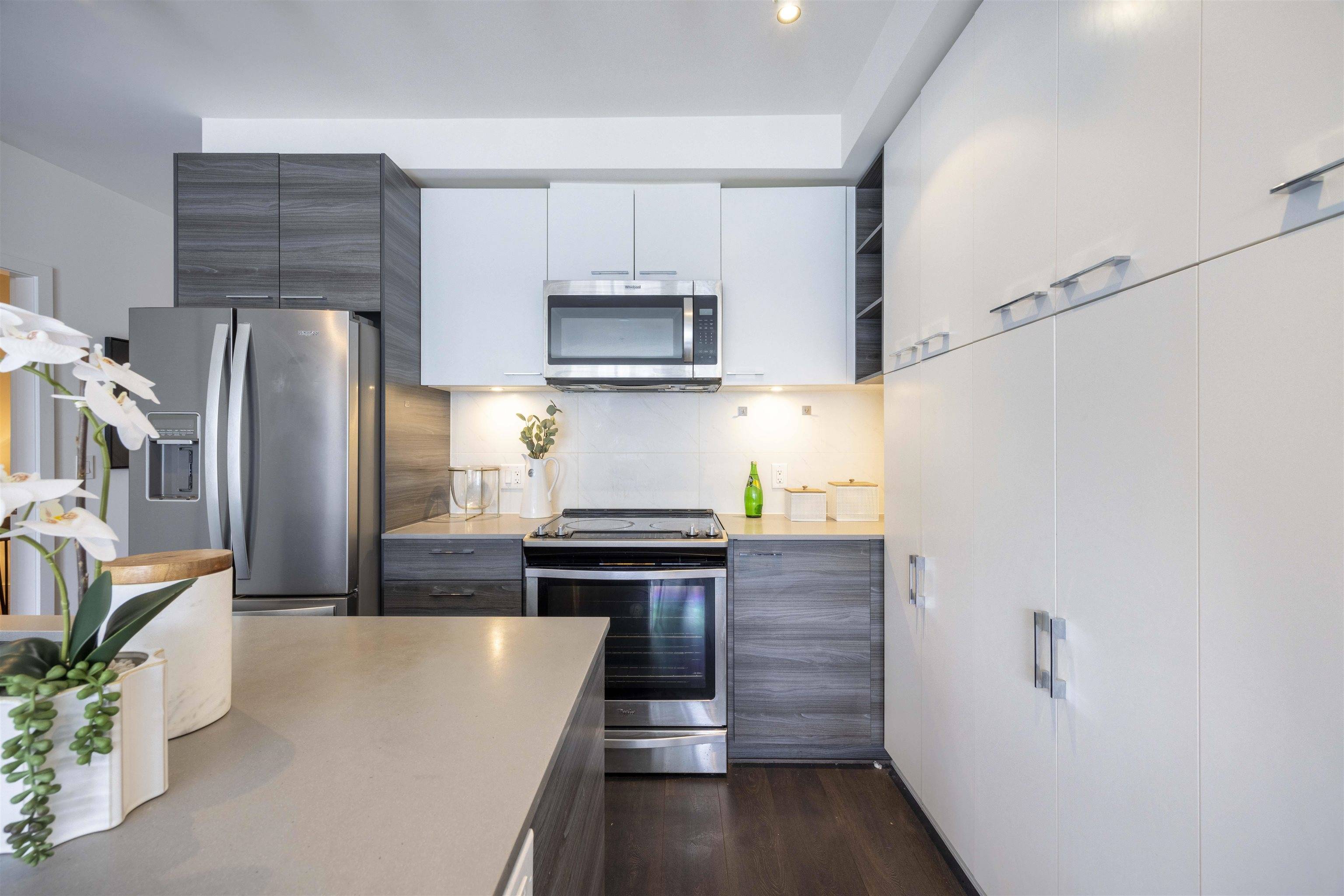 Surrey, BC V3T 0M9,13963 105 BLVD #405