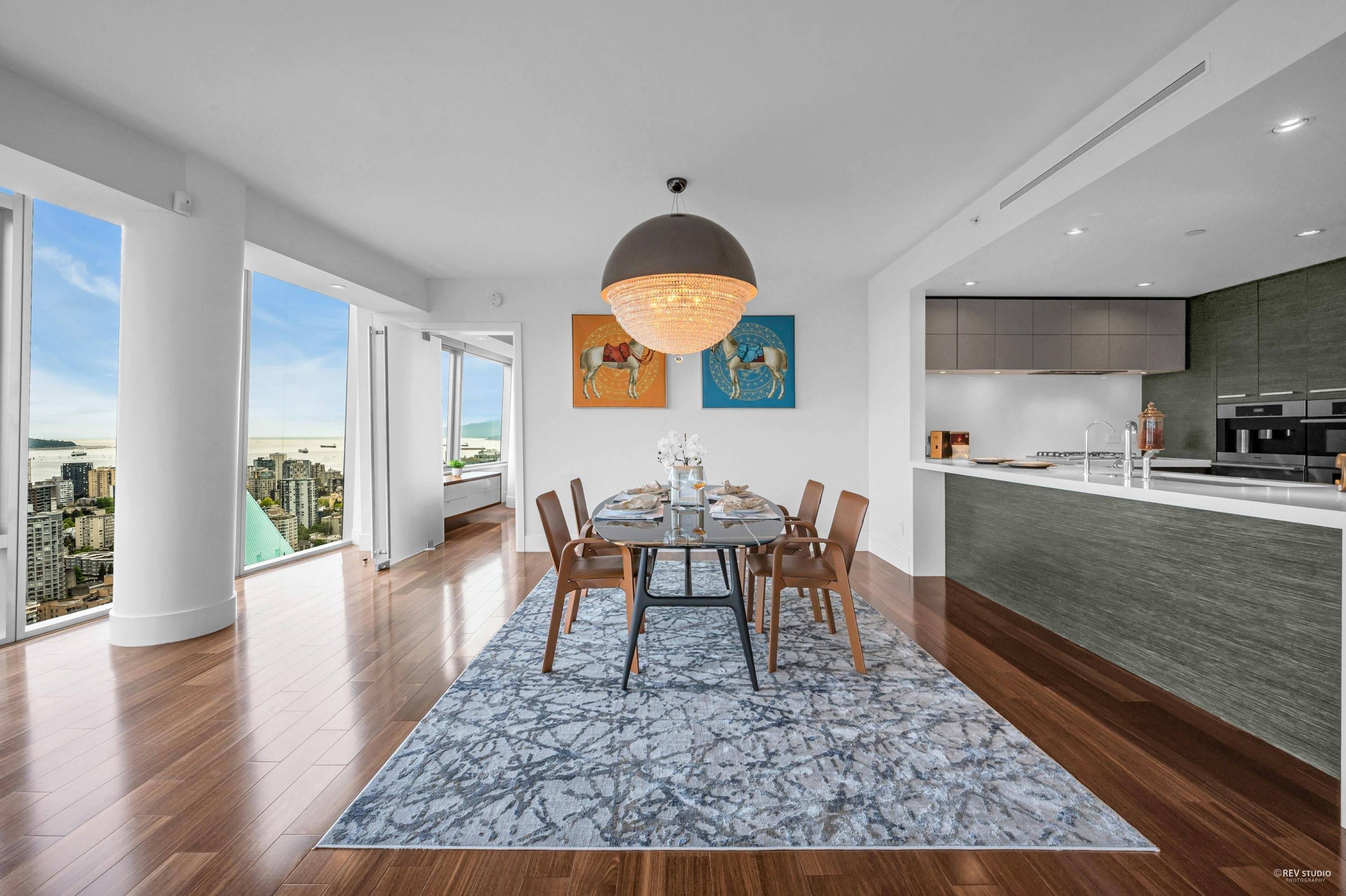 Vancouver, BC V6C 0B5,667 Howe ST #3904