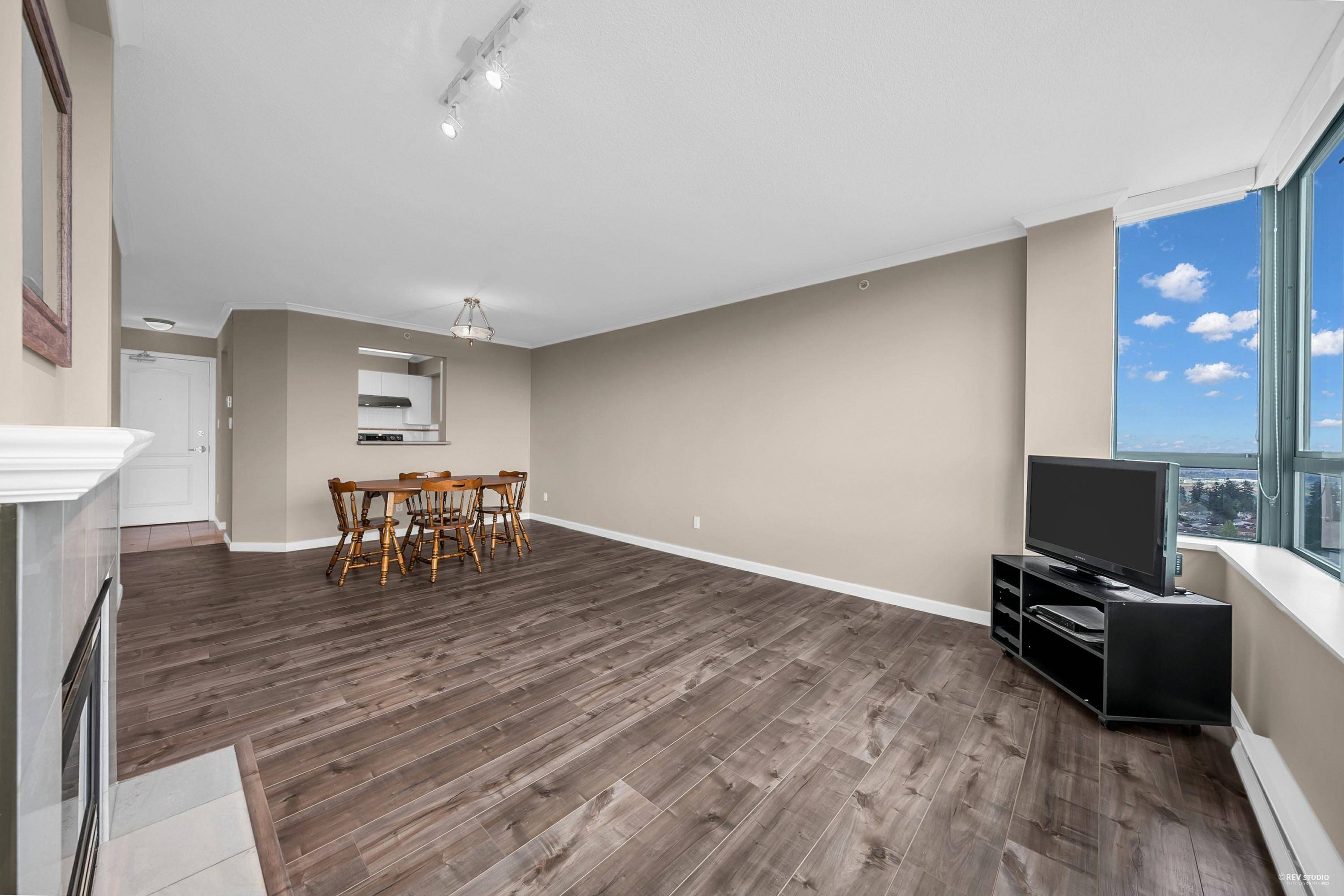 Burnaby, BC V5E 4K2,6622 Southoaks CRES #1402