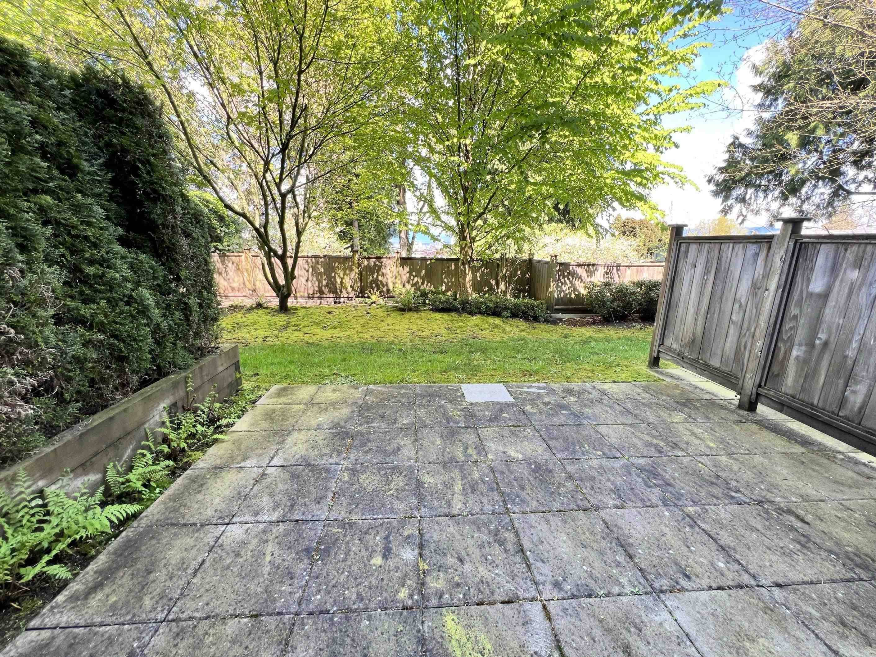 Burnaby, BC V5H 1K6,4255 Sardis ST #116