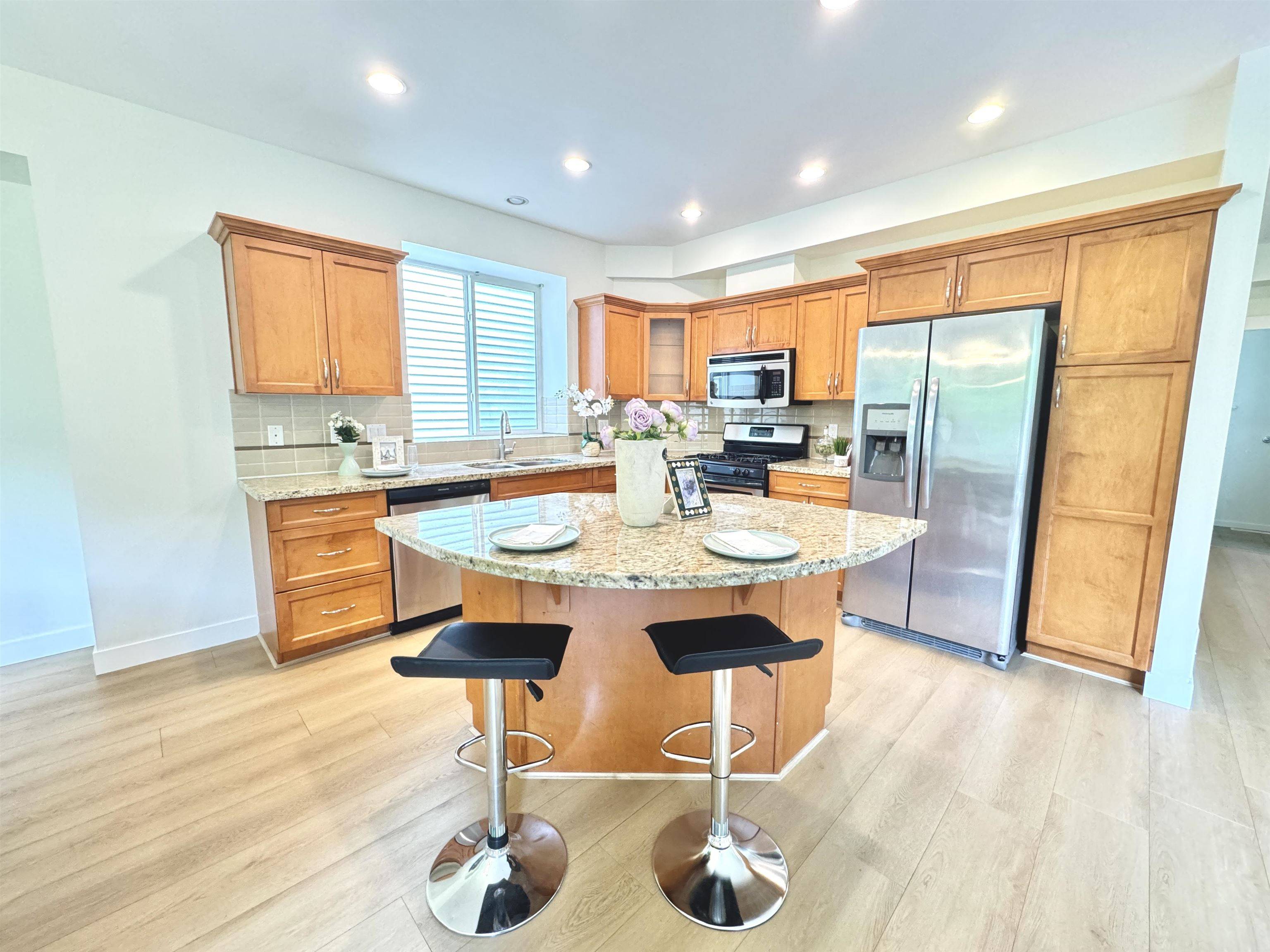 Port Moody, BC V3E 2Y2,99 Maple DR