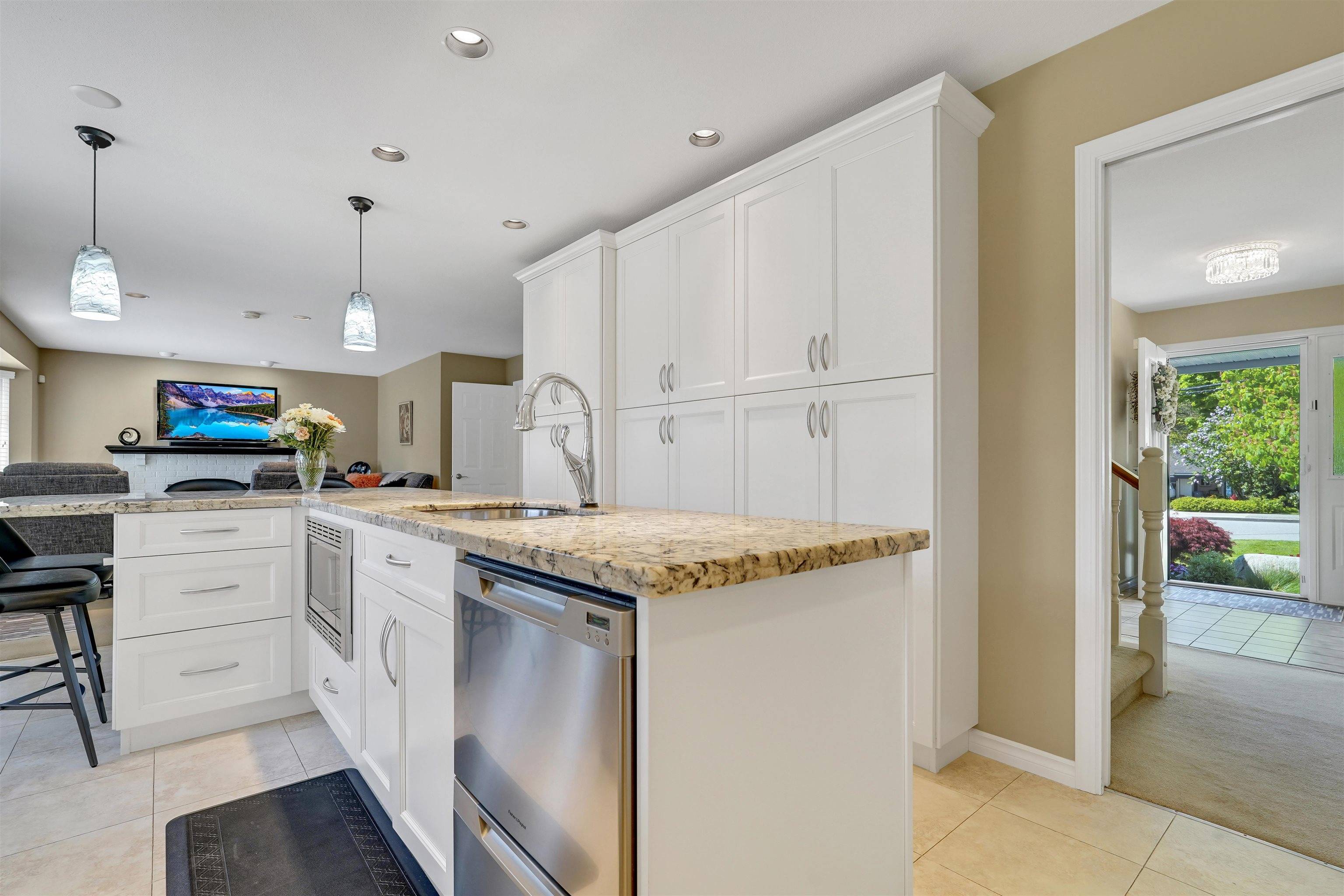 Surrey, BC V4A 4A3,1744 130 ST