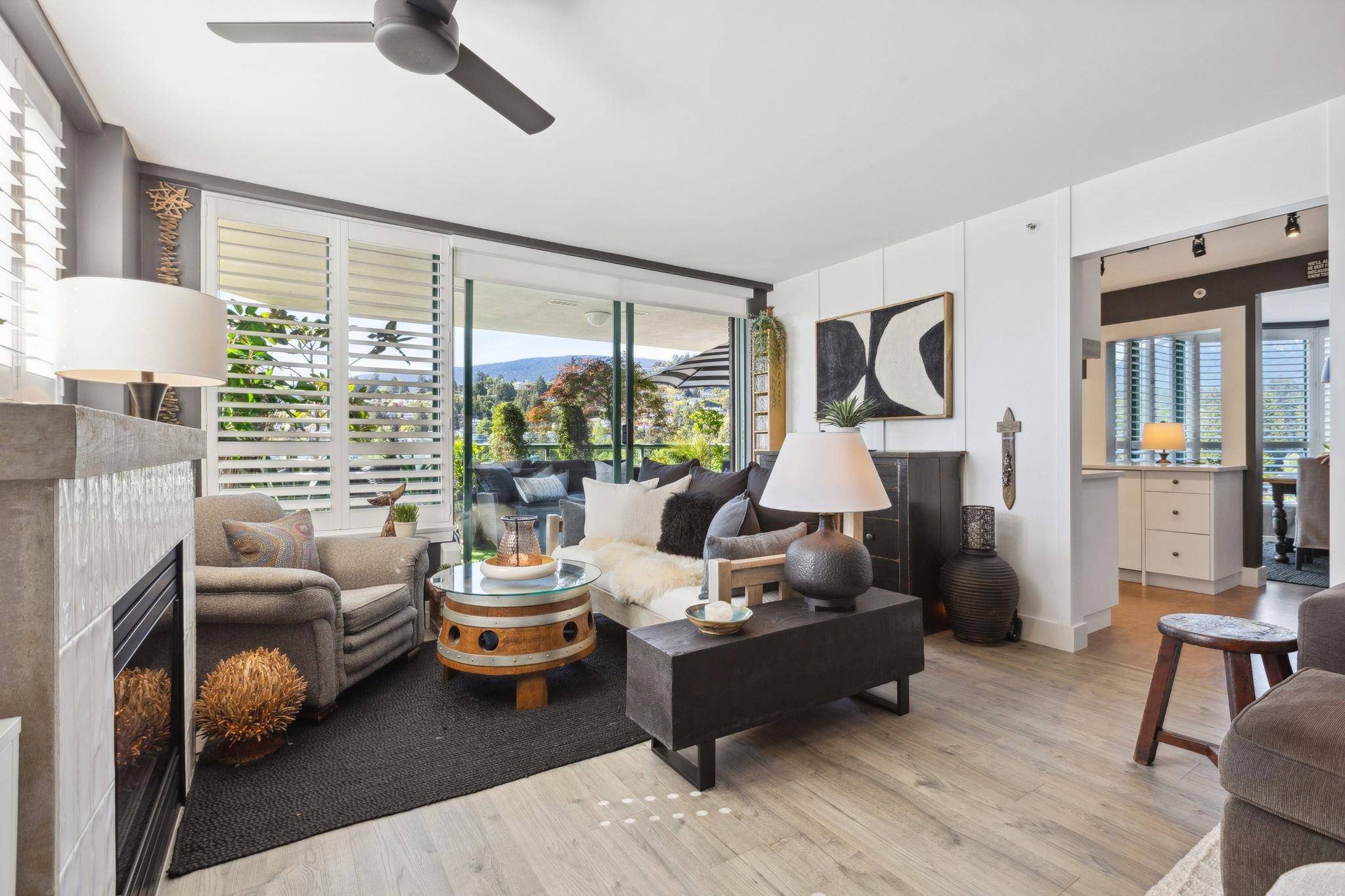 West Vancouver, BC V7T 2Y4,328 Taylor WAY #14E