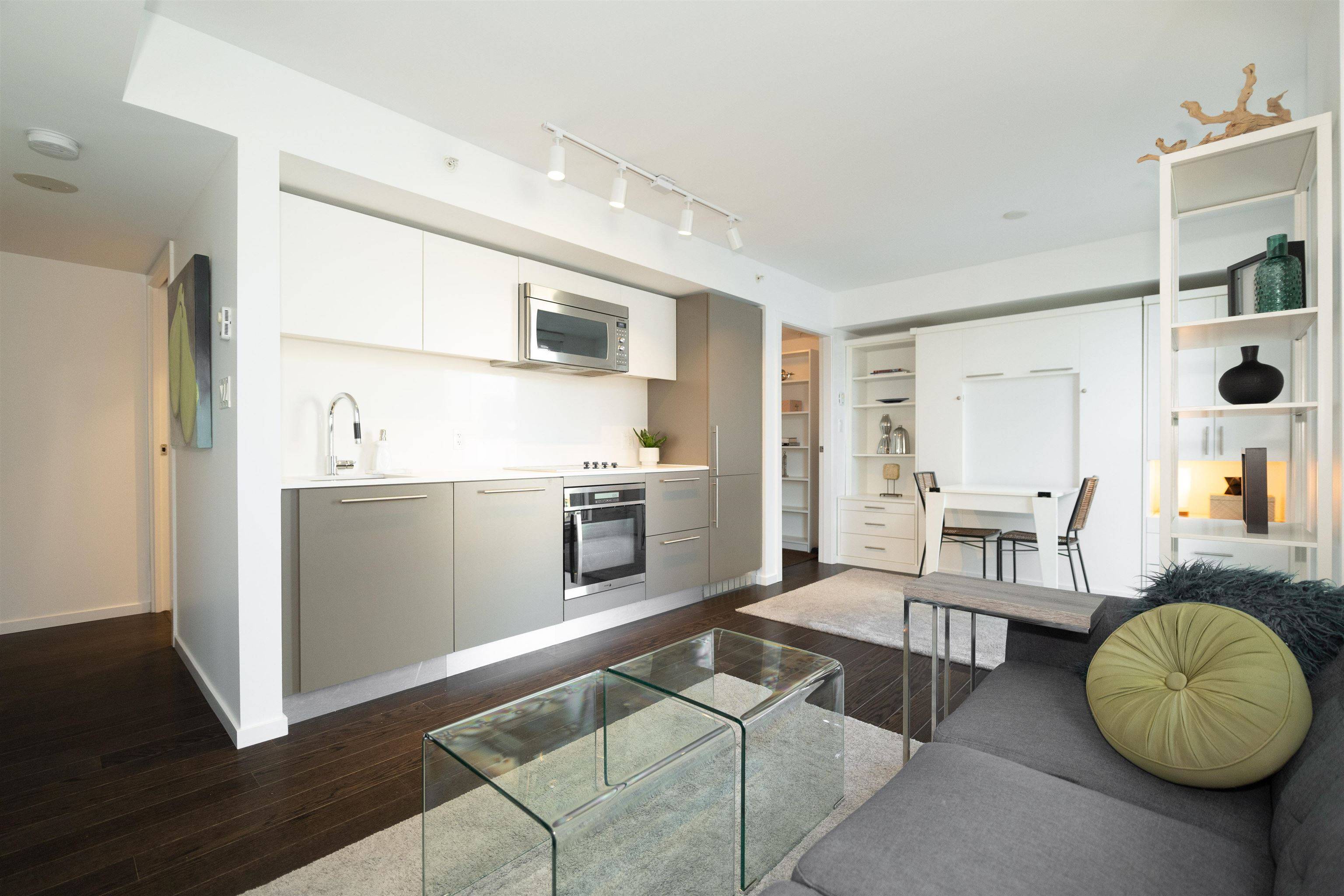 Vancouver, BC V6B 0M5,999 Seymour ST #1701