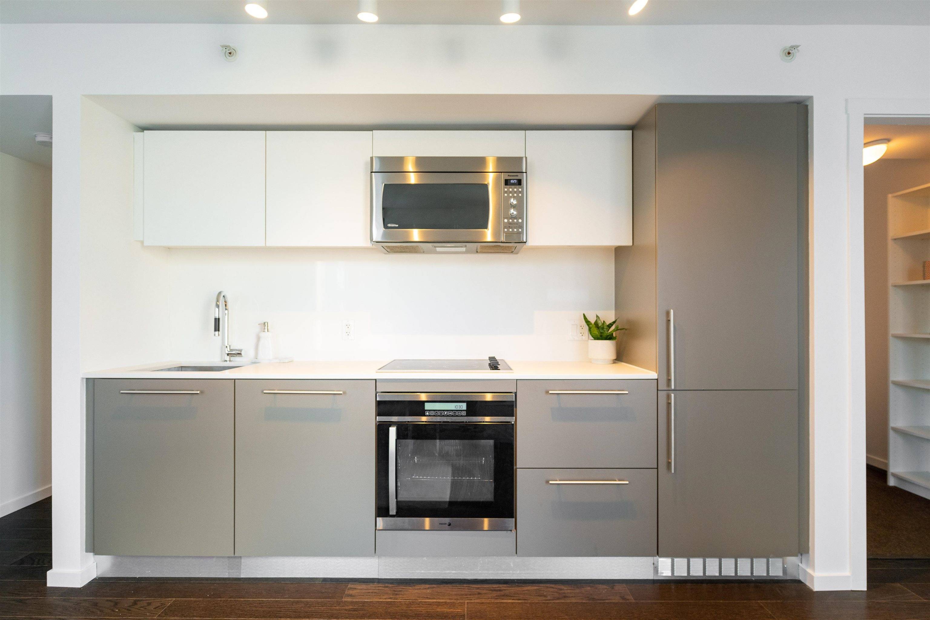Vancouver, BC V6B 0M5,999 Seymour ST #1701