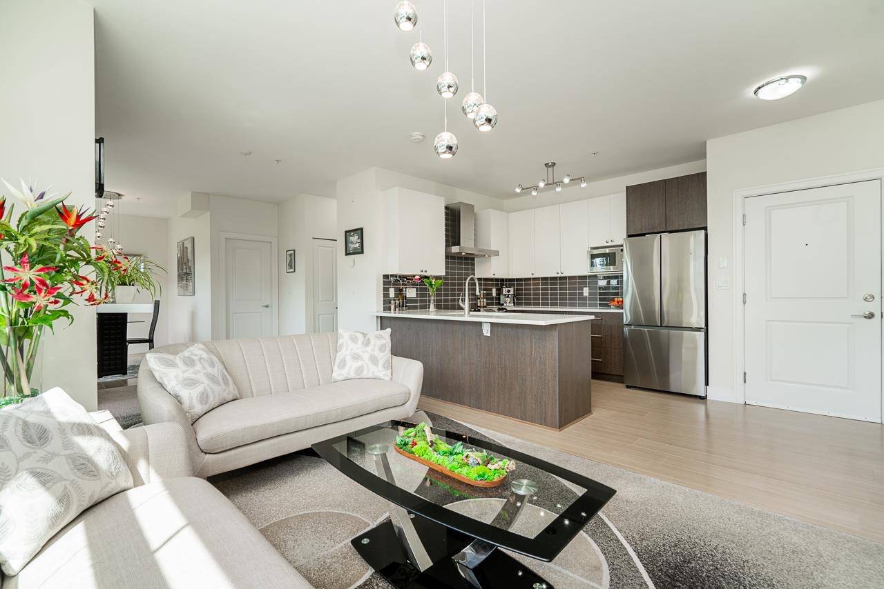 Surrey, BC V4N 6P1,6480 195a ST #415