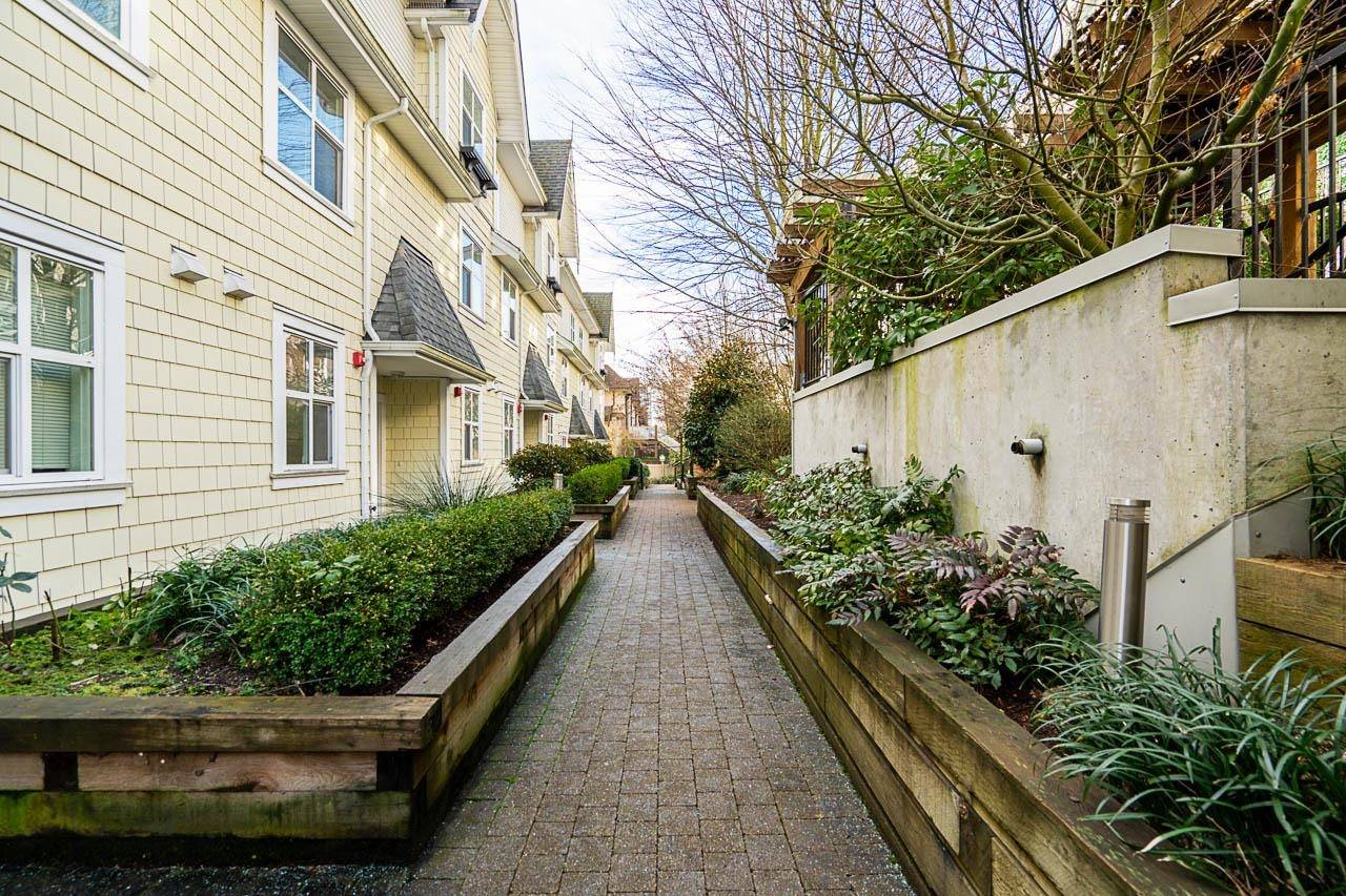 Burnaby, BC V3N 1H3,7250 18th AVE #112