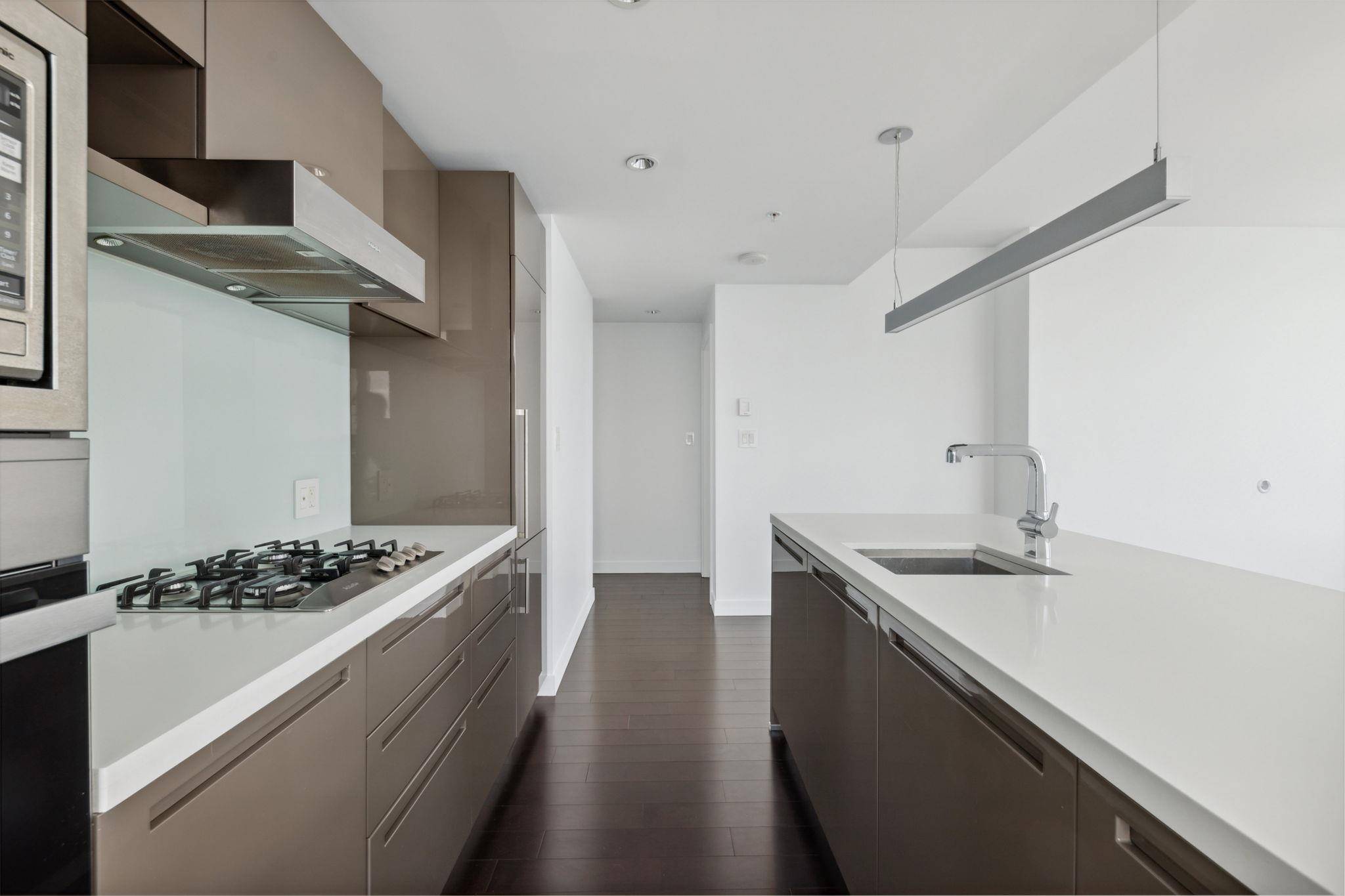 Vancouver, BC V6B 0M6,777 Richards ST #3909