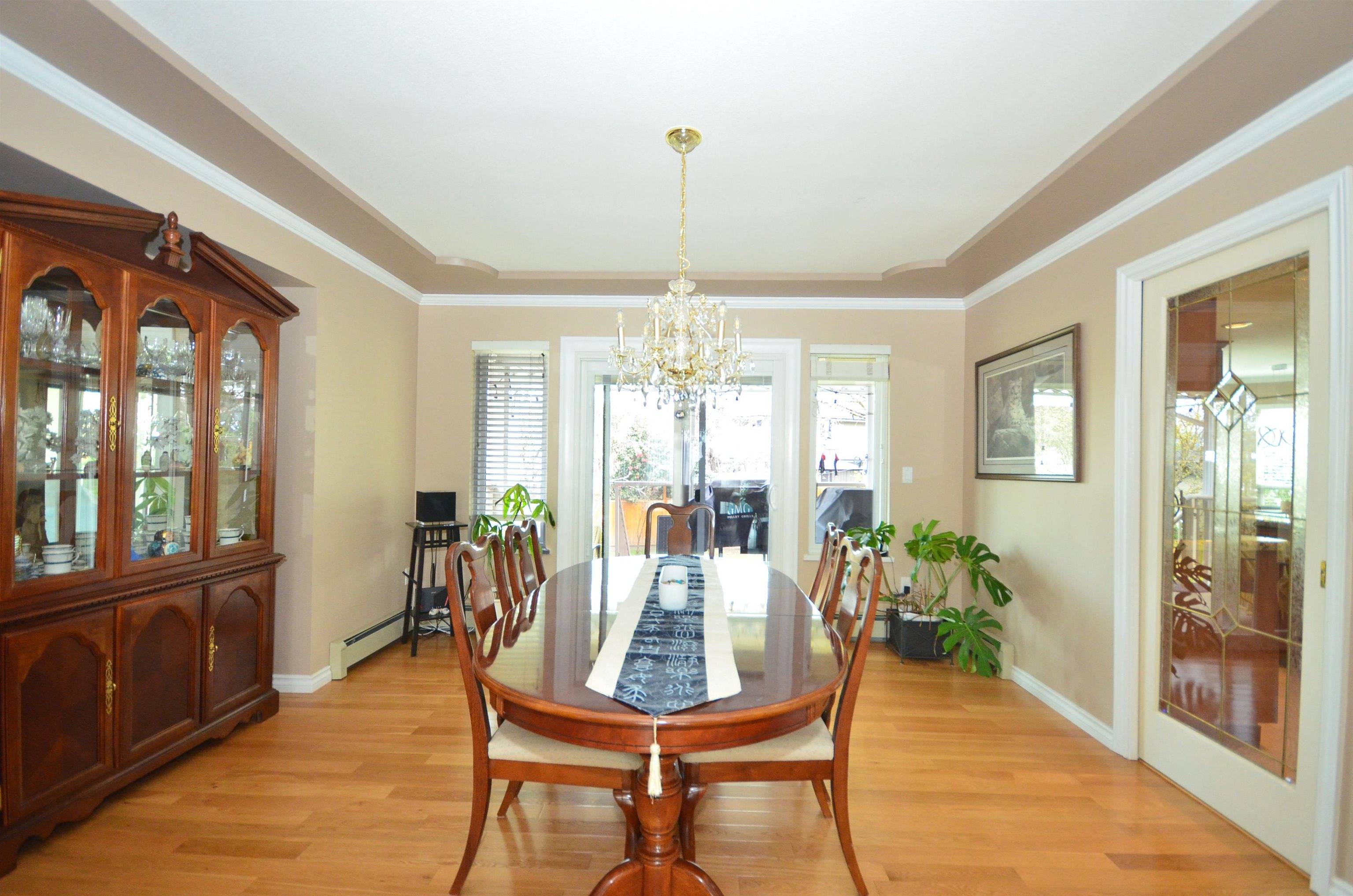 Burnaby, BC V3N 4V5,7470 Almond PL