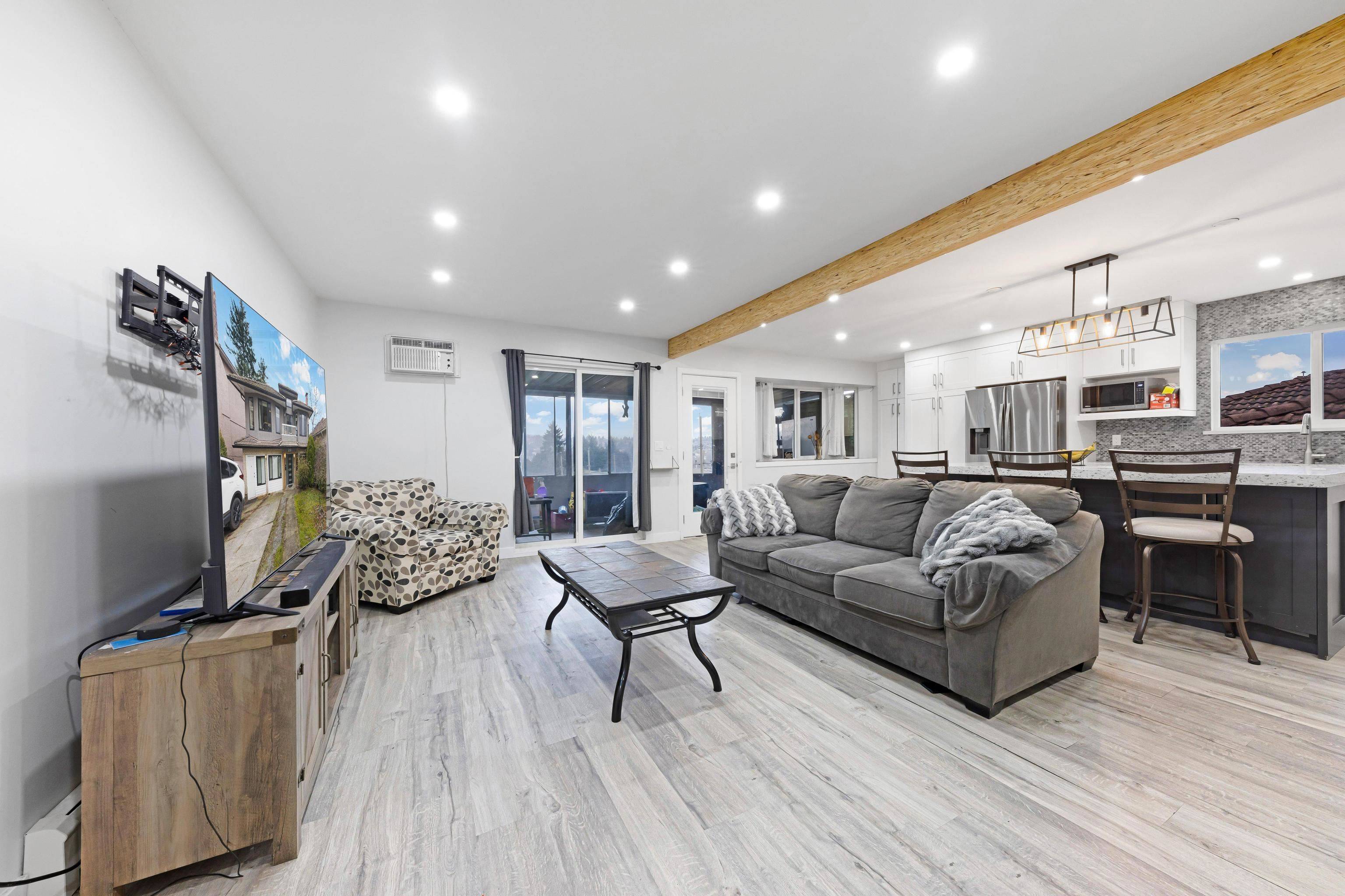 Burnaby, BC V5G 1N4,5649 Laurel ST