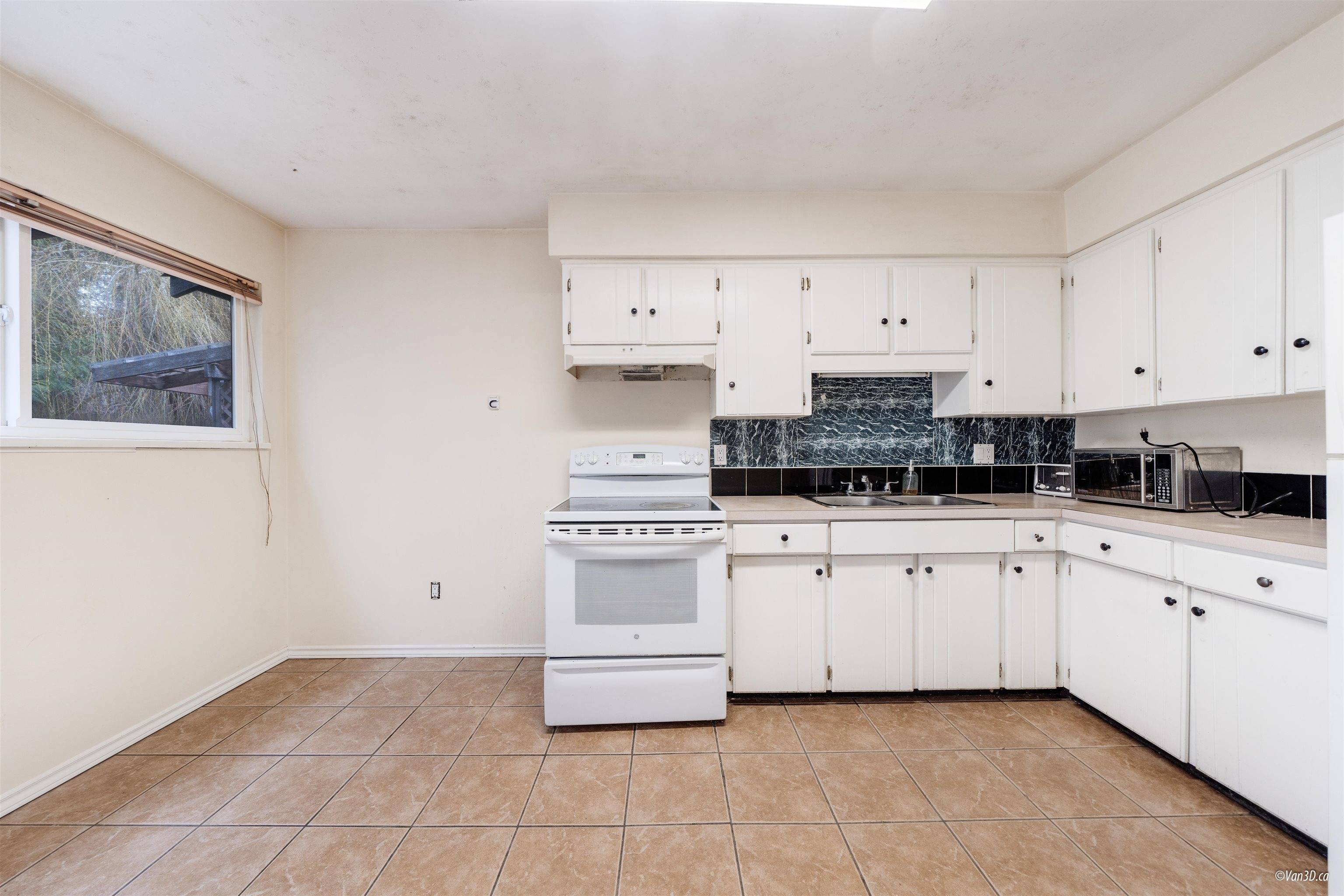Surrey, BC V3T 3P4,9687 131 ST