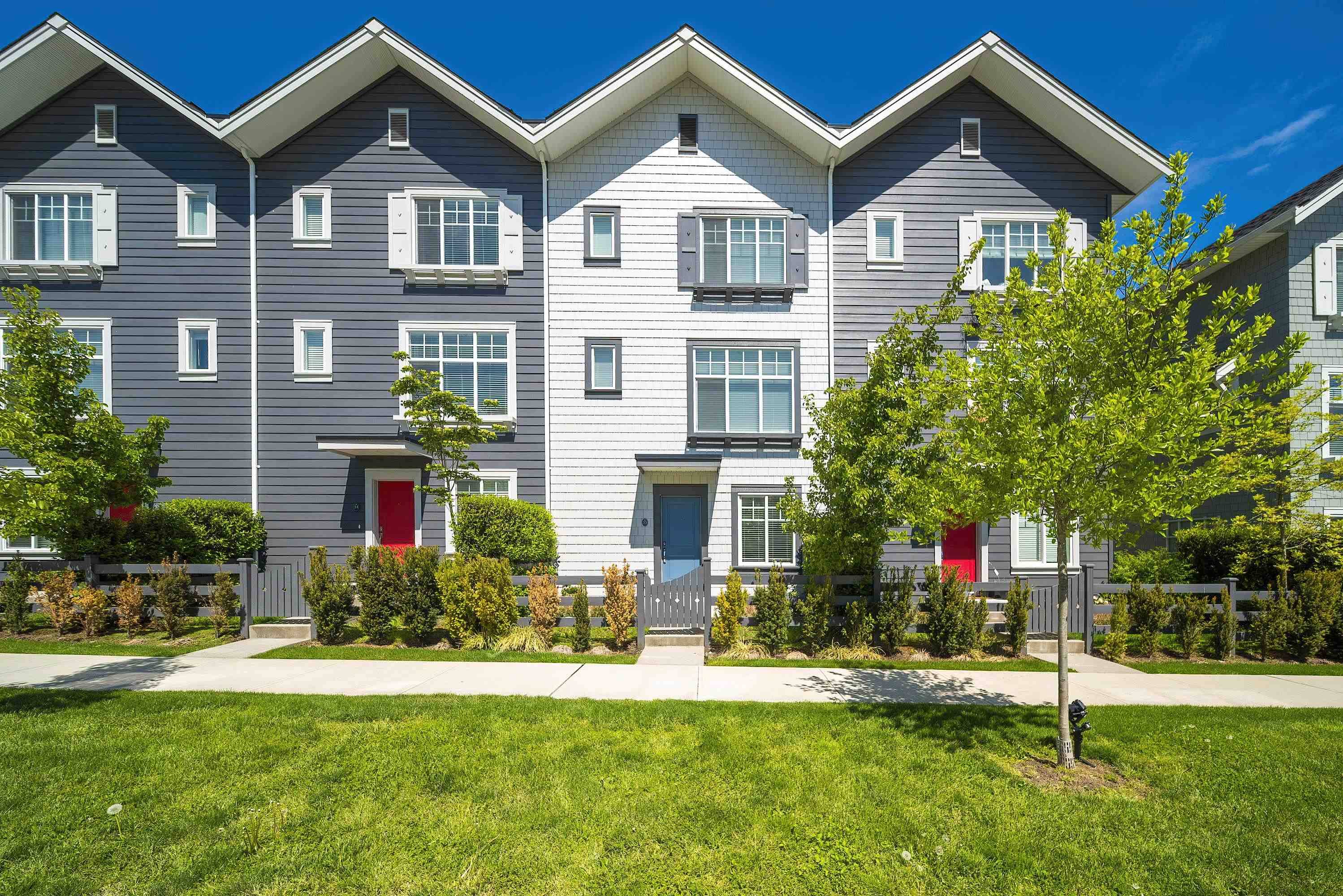 Surrey, BC V3R 0G9,15489 99a AVE #35