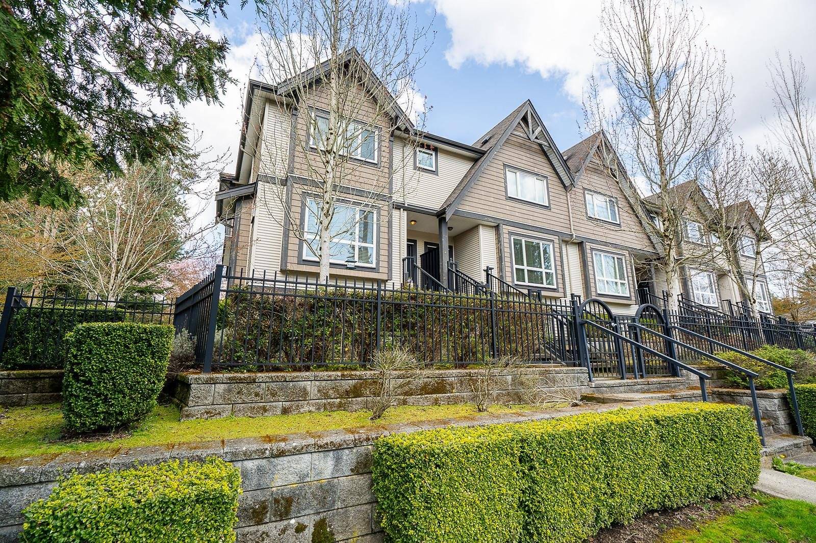 Surrey, BC V3R 7Z2,9077 150 ST #1