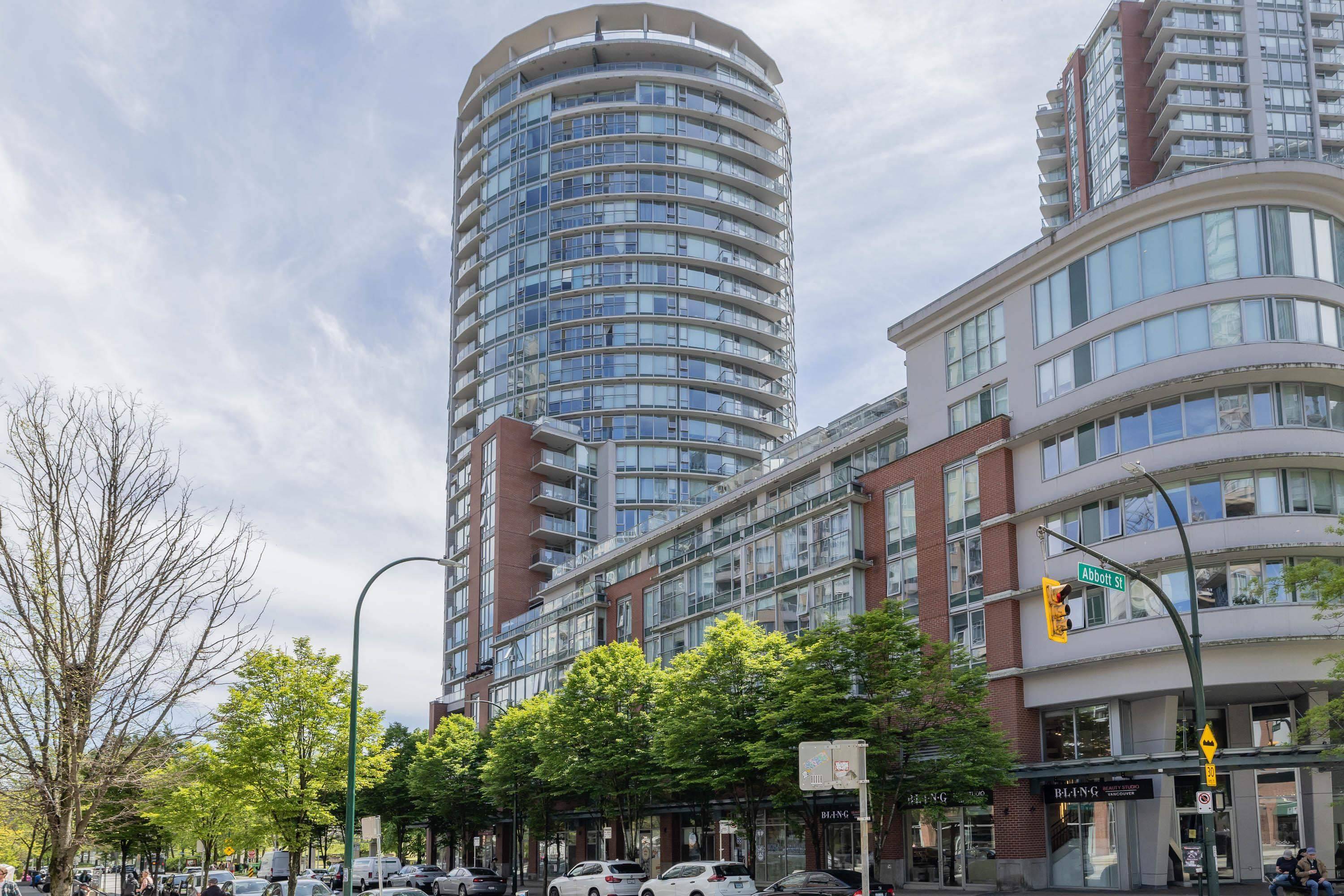 Vancouver, BC V6B 0B8,58 Keefer PL #1106