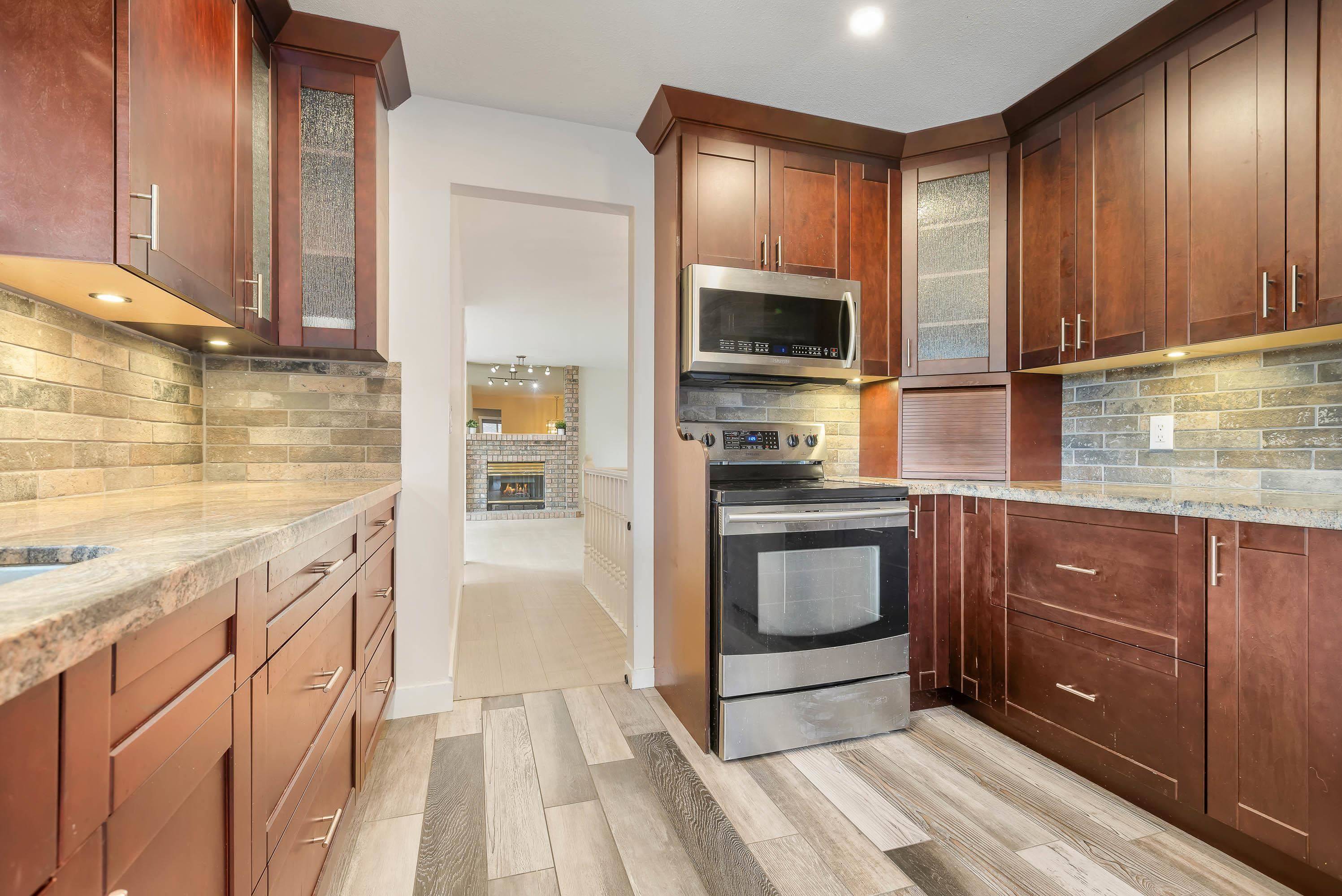 Surrey, BC V4N 2C2,9553 164 Street ST