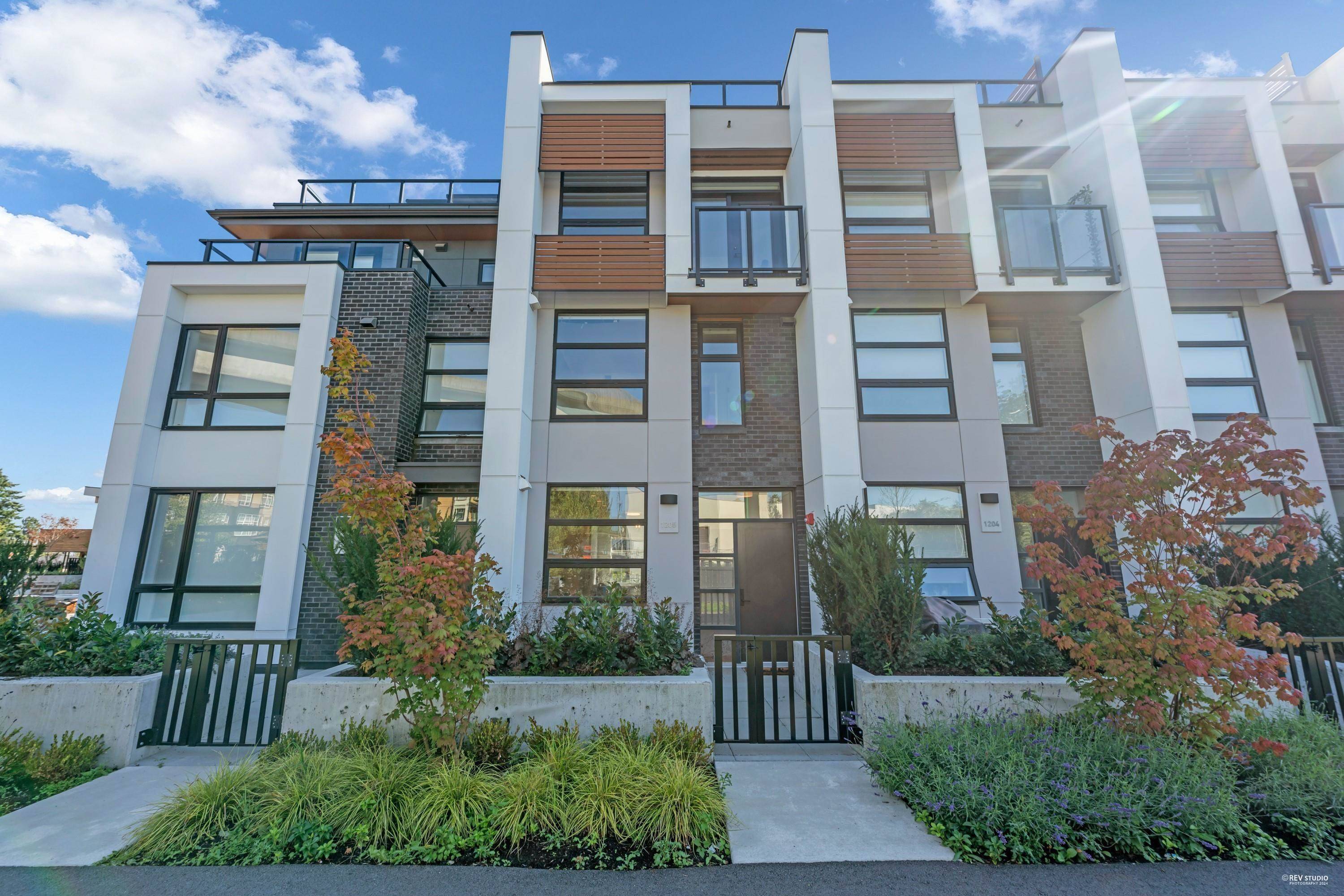 Burnaby, BC V5J 5C5,6085 Irmin ST #614