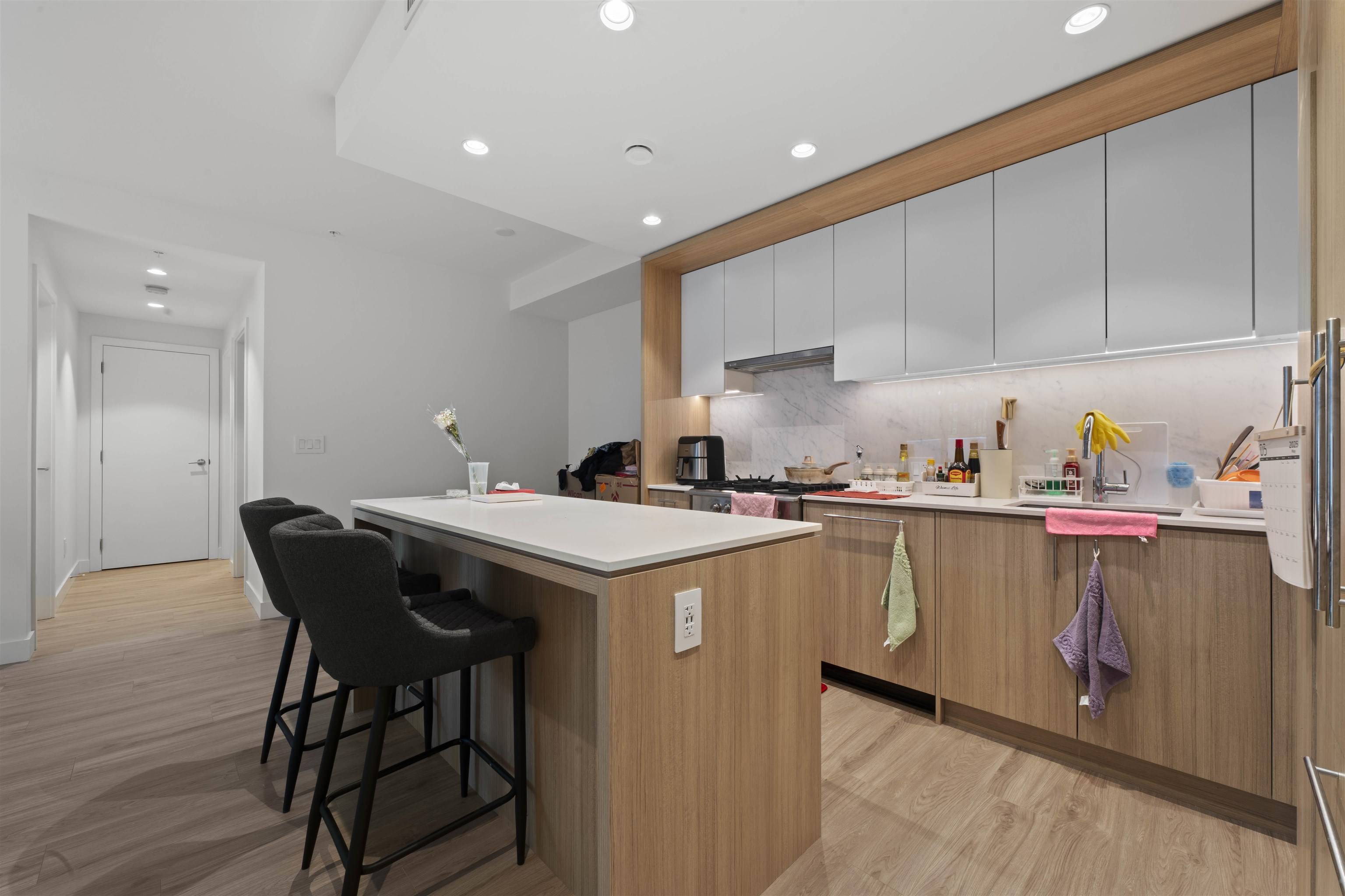 Burnaby, BC V5J 5C5,6085 Irmin ST #614