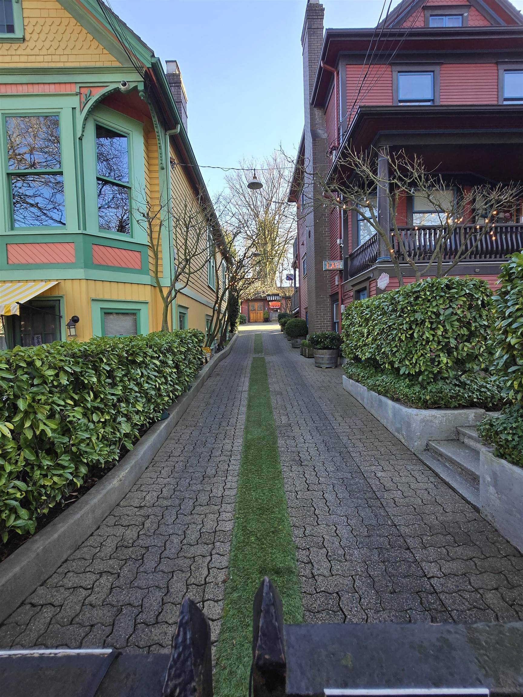 Vancouver, BC V5Y 1R8,140 W 10th AVE