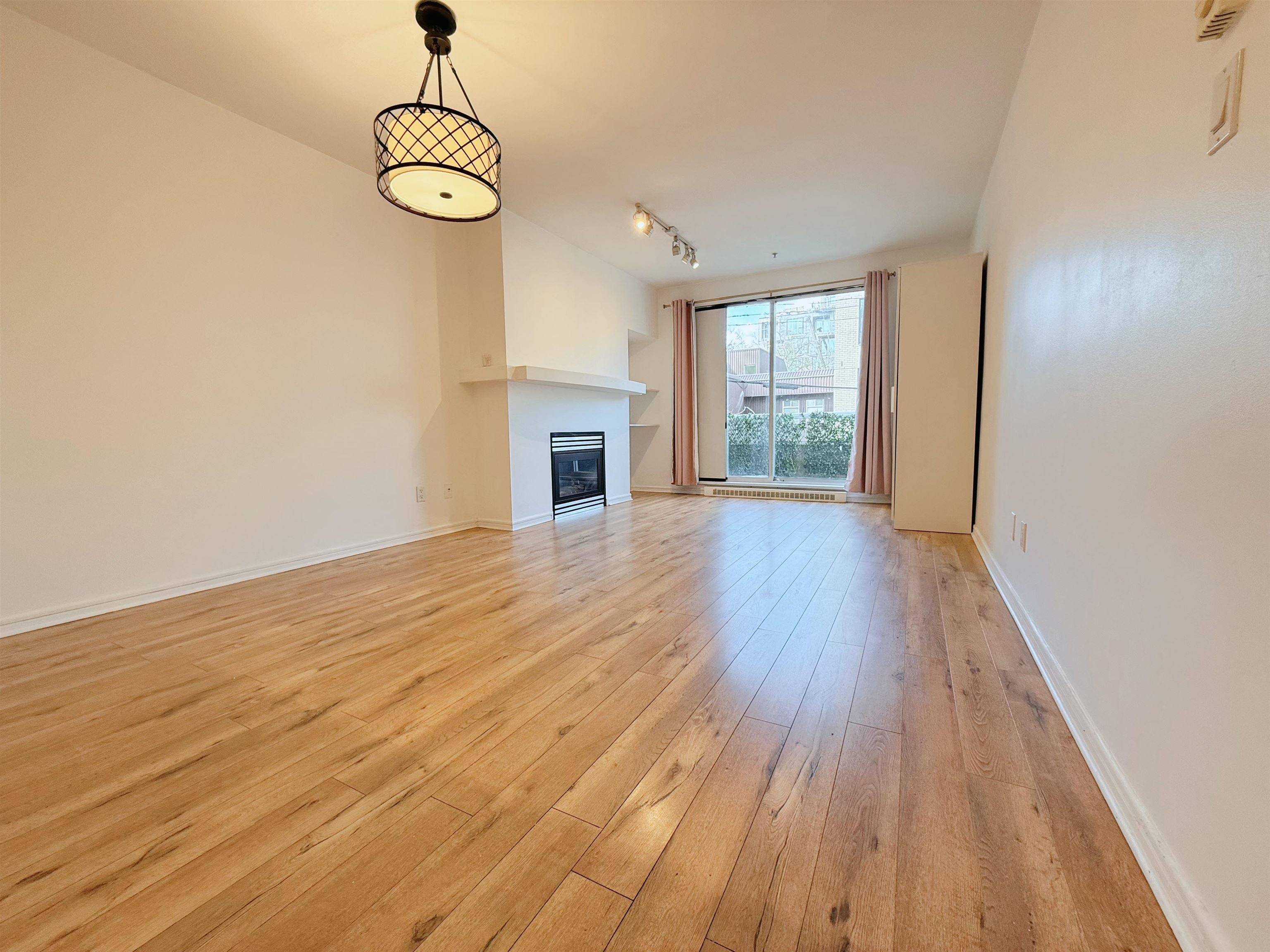 Vancouver, BC V6R 2G5,3727 W 10th AVE #212