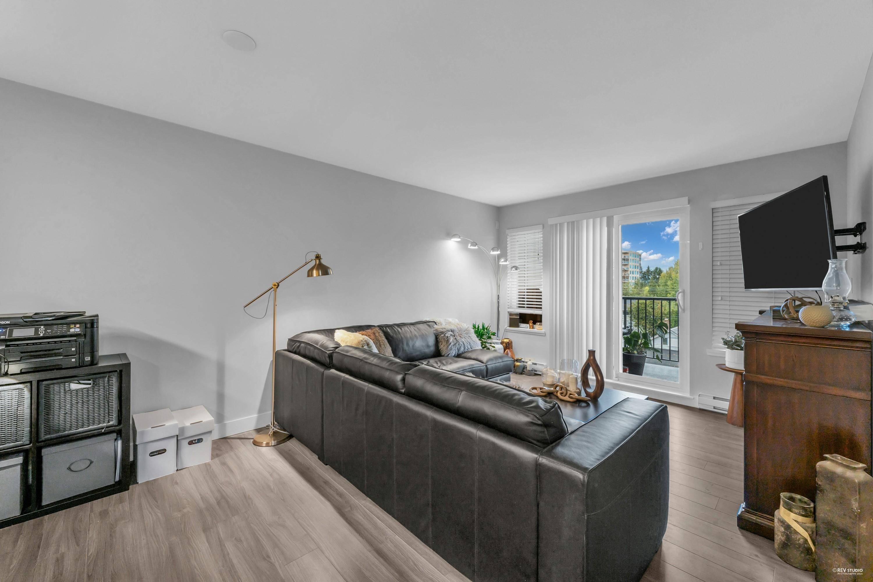 Maple Ridge, BC V2X 9E6,12075 Edge ST #409