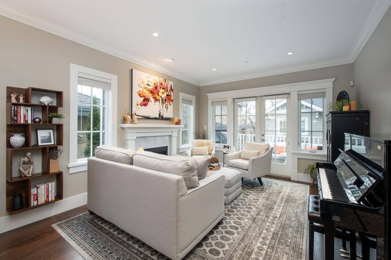 West Vancouver, BC V7T 1R5,1421 Gordon AVE