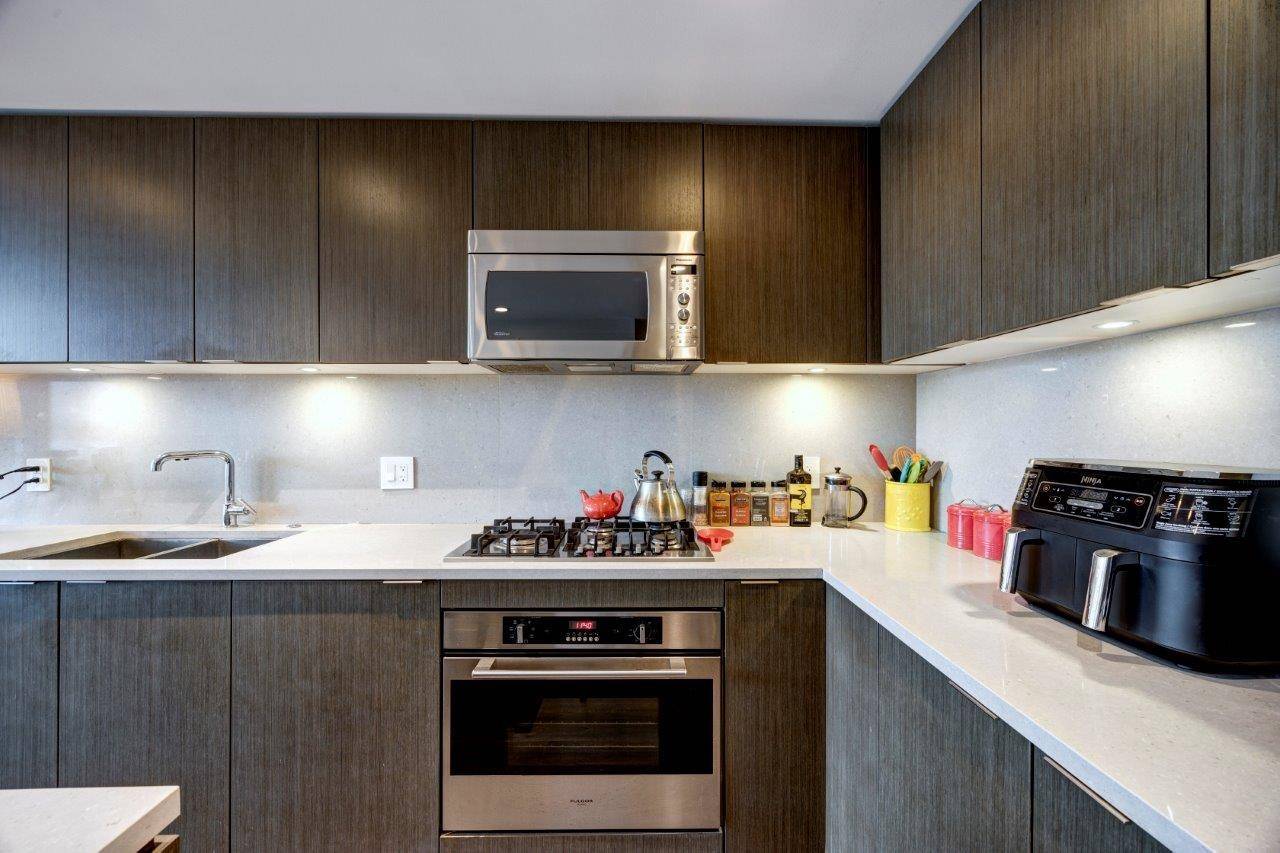 North Vancouver, BC V7L 0E6,125 E 14th ST #908