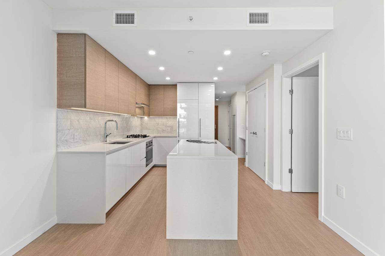 Burnaby, BC V5C 0N9,4168 Lougheed HWY #1004
